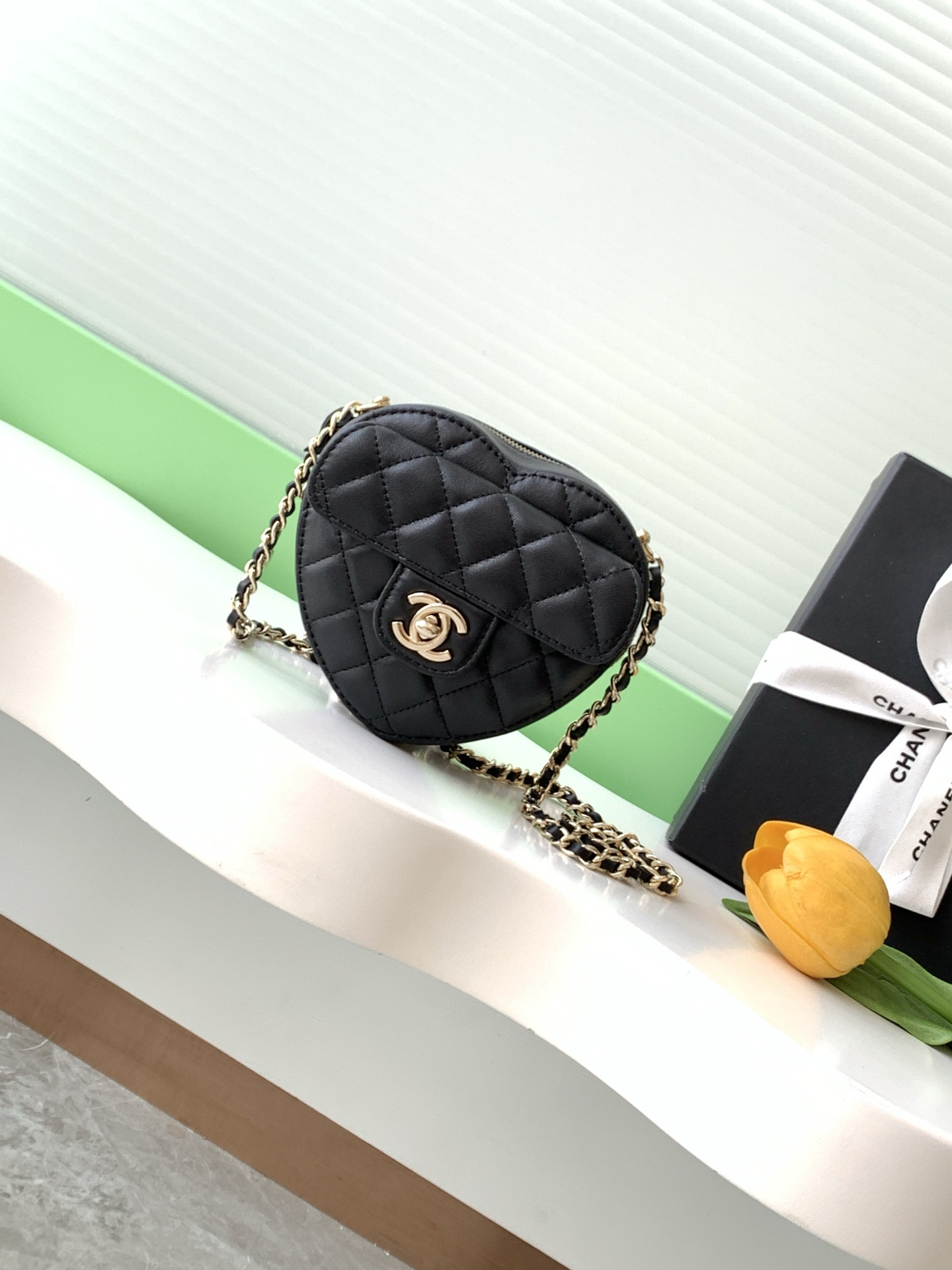 Ch**el mini 22s heart clutch with chain 12x13x5.5cm