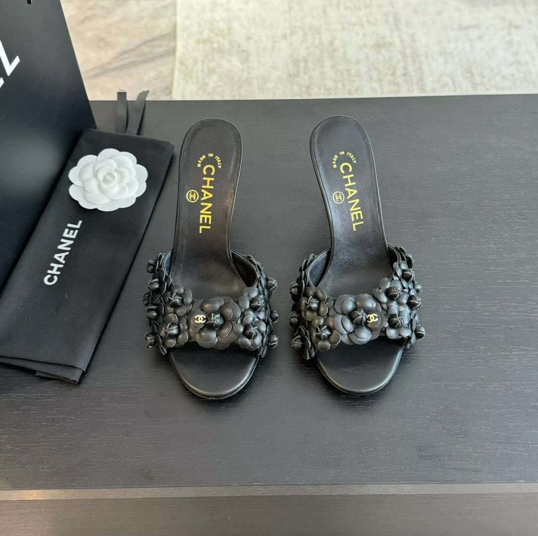 ua Ch**el heels