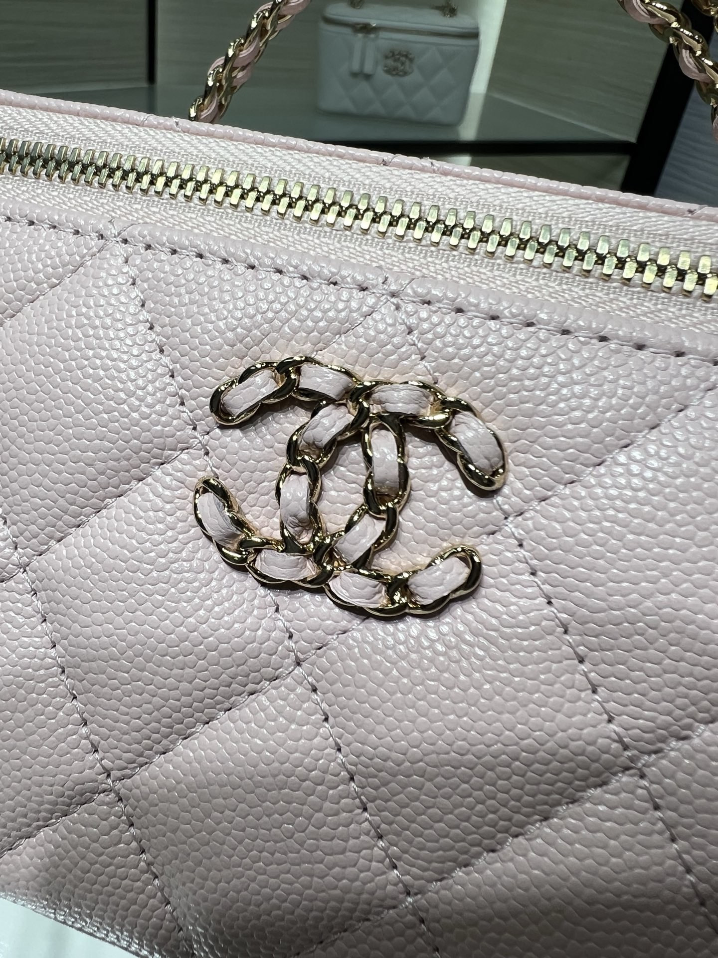 Ch**el vanity with chain ap5182 9.5x17x8cm