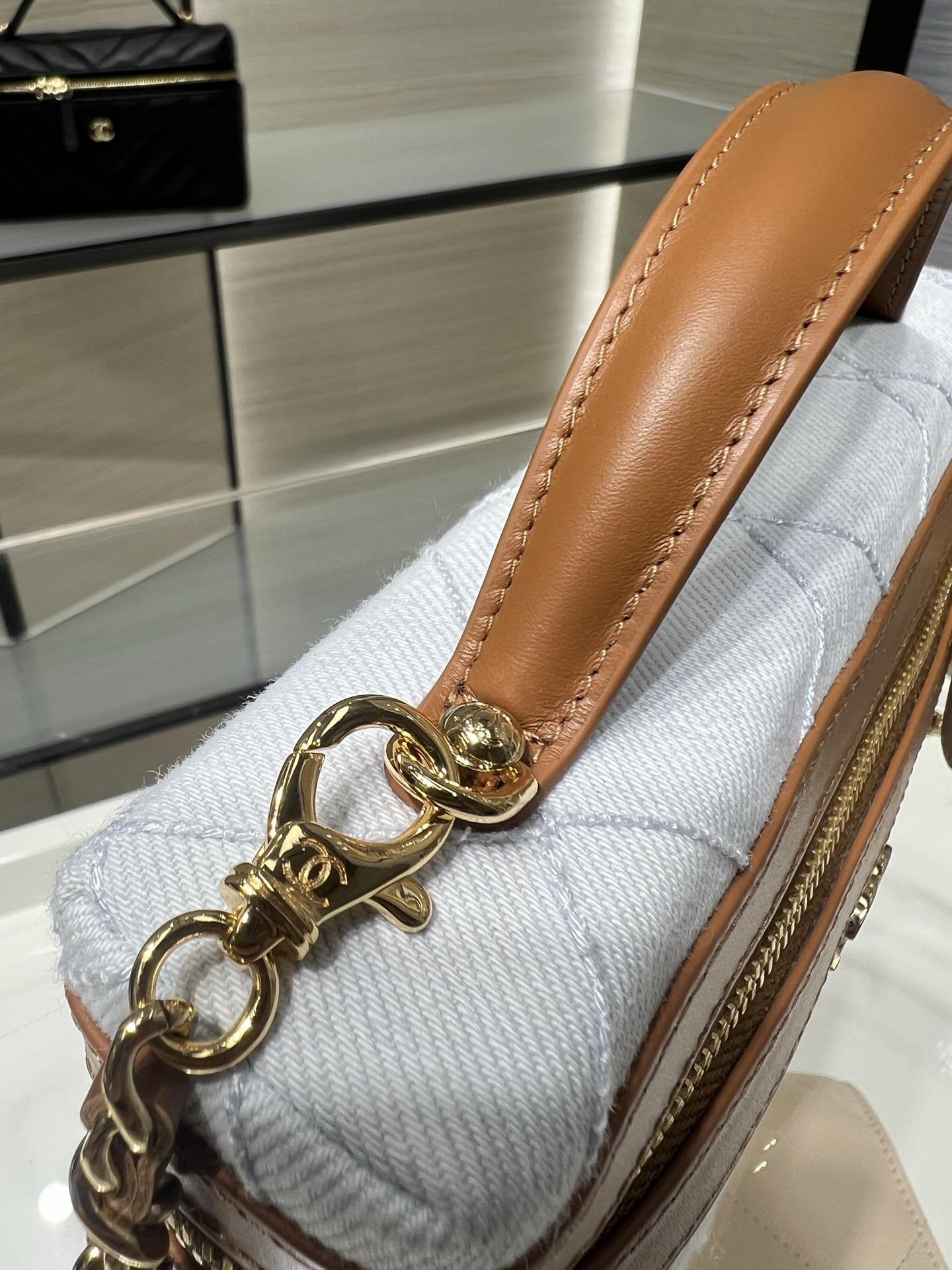 Ch**el classic vanity with chain handbag ap5164 17x19.5x5cm