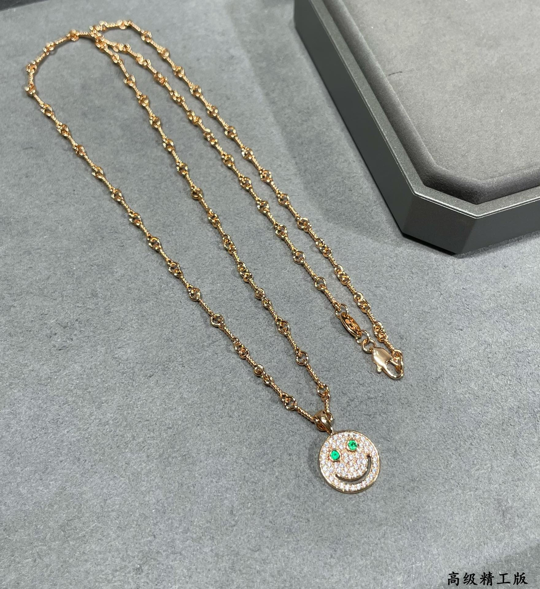 ch*0me he**ts round smiley Fa*e necklace