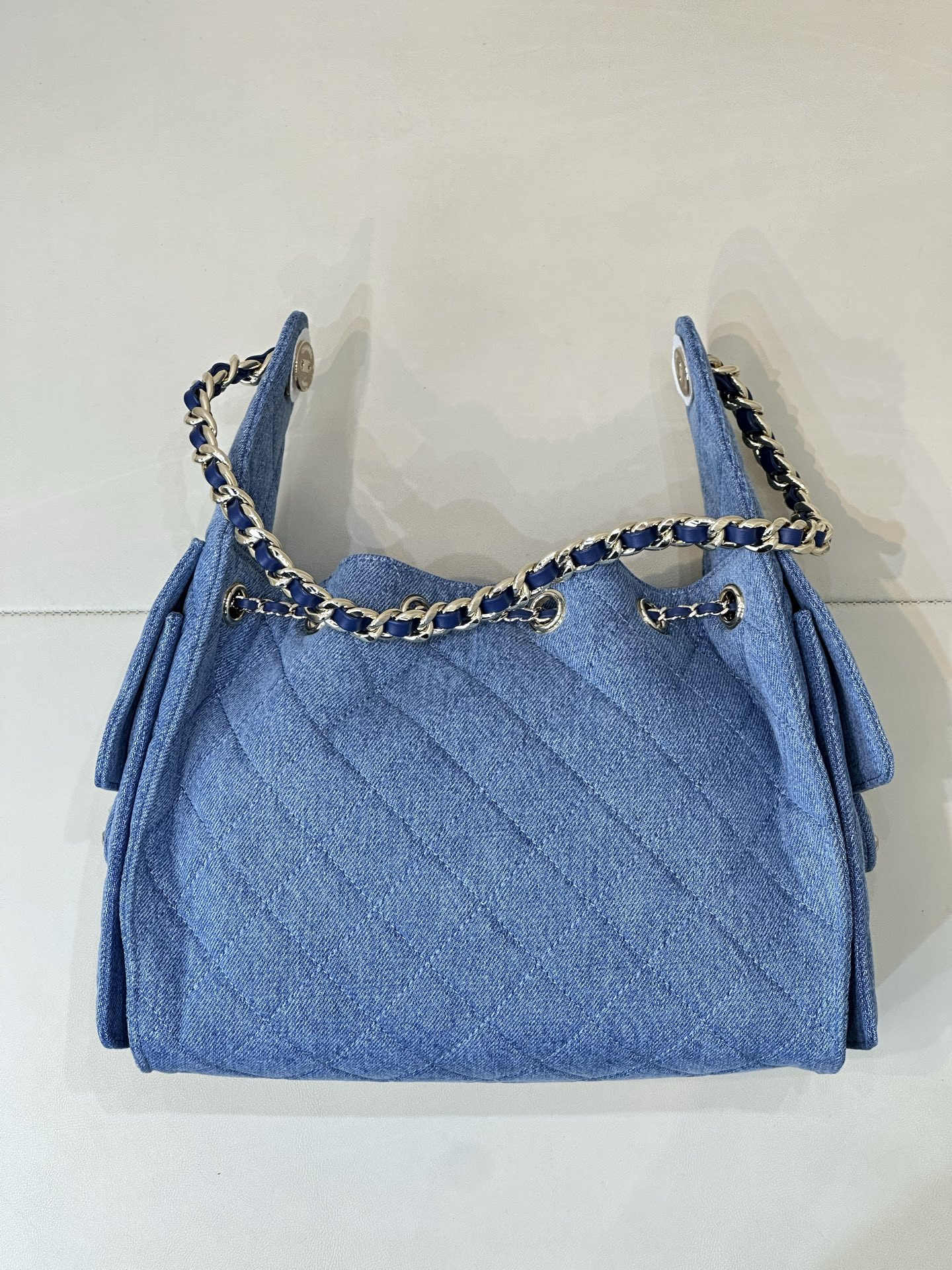 Ch**el 25c bucket bag 26x30x14cm