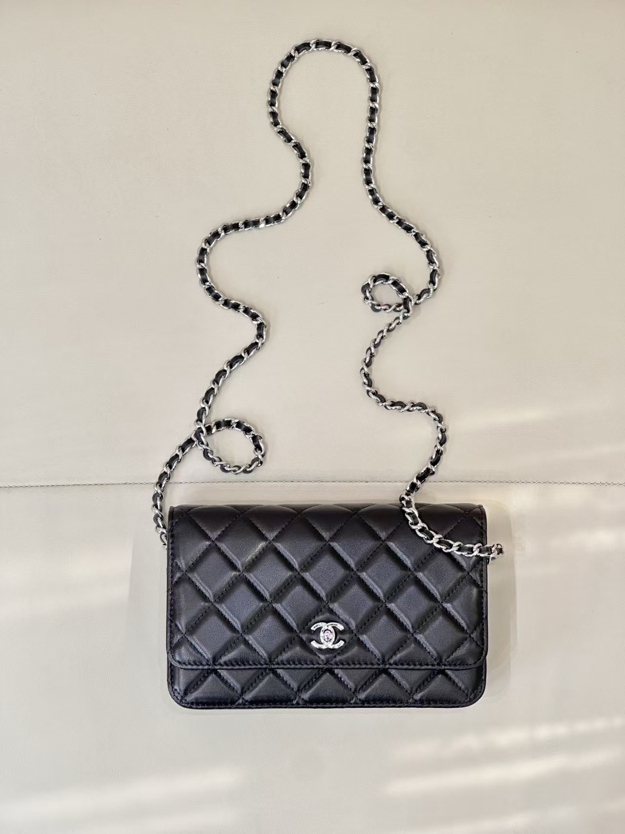 Ch**el WOC CLASSIC WALLET ON CHAIN 13x19cm