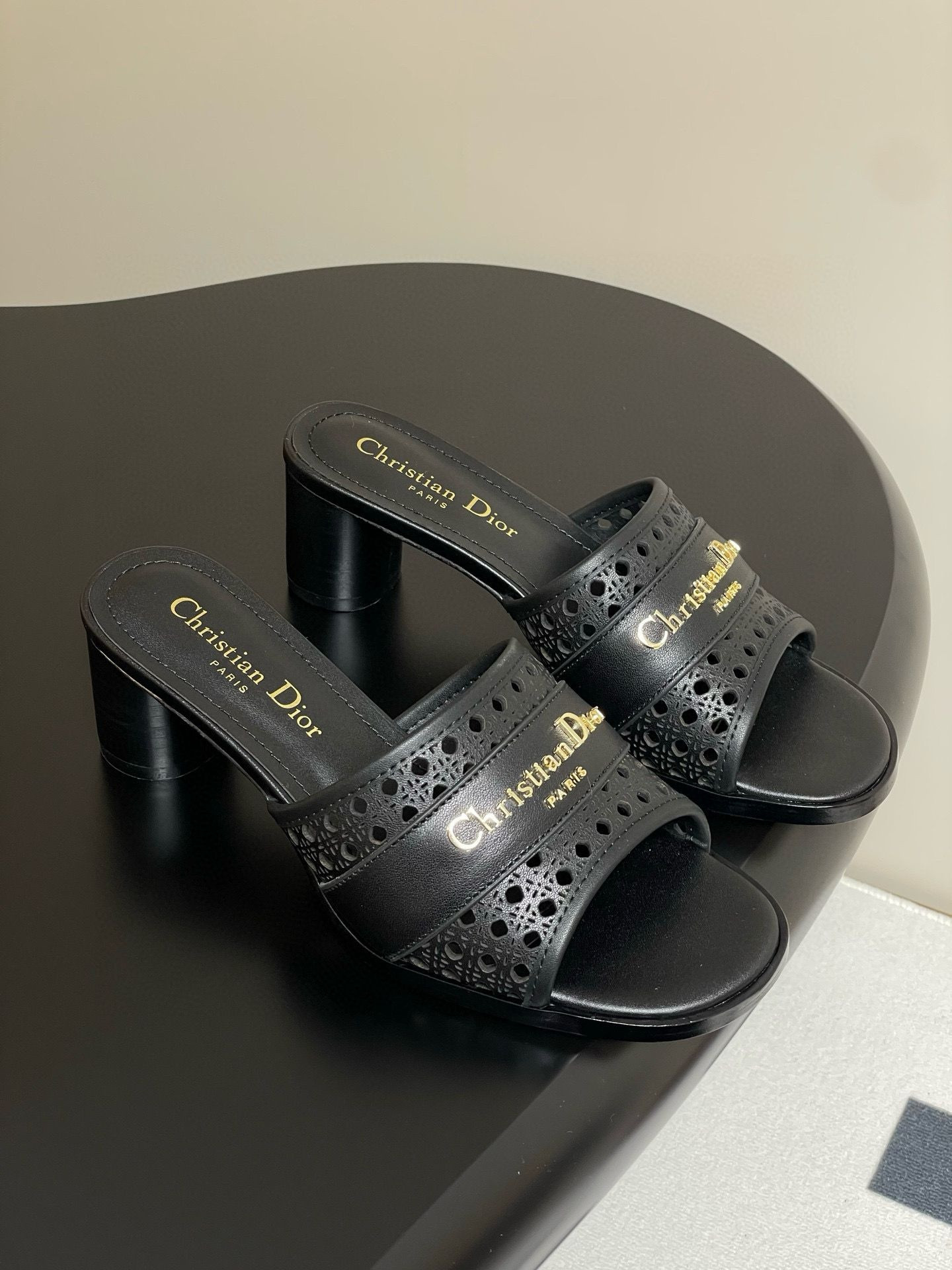 UA D10r D-Lane Heeled Slide