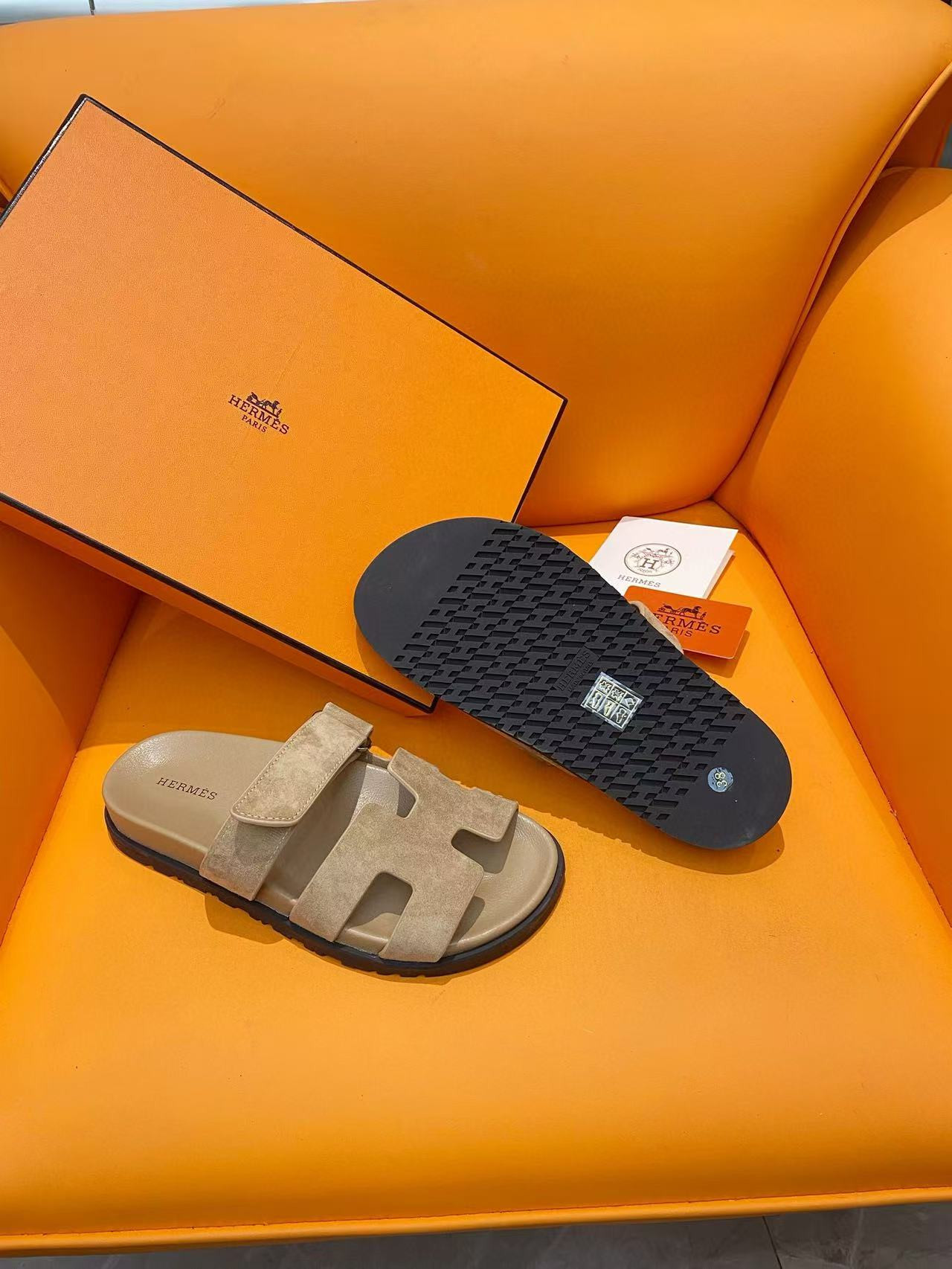UA H**me5 Chypre Sandal