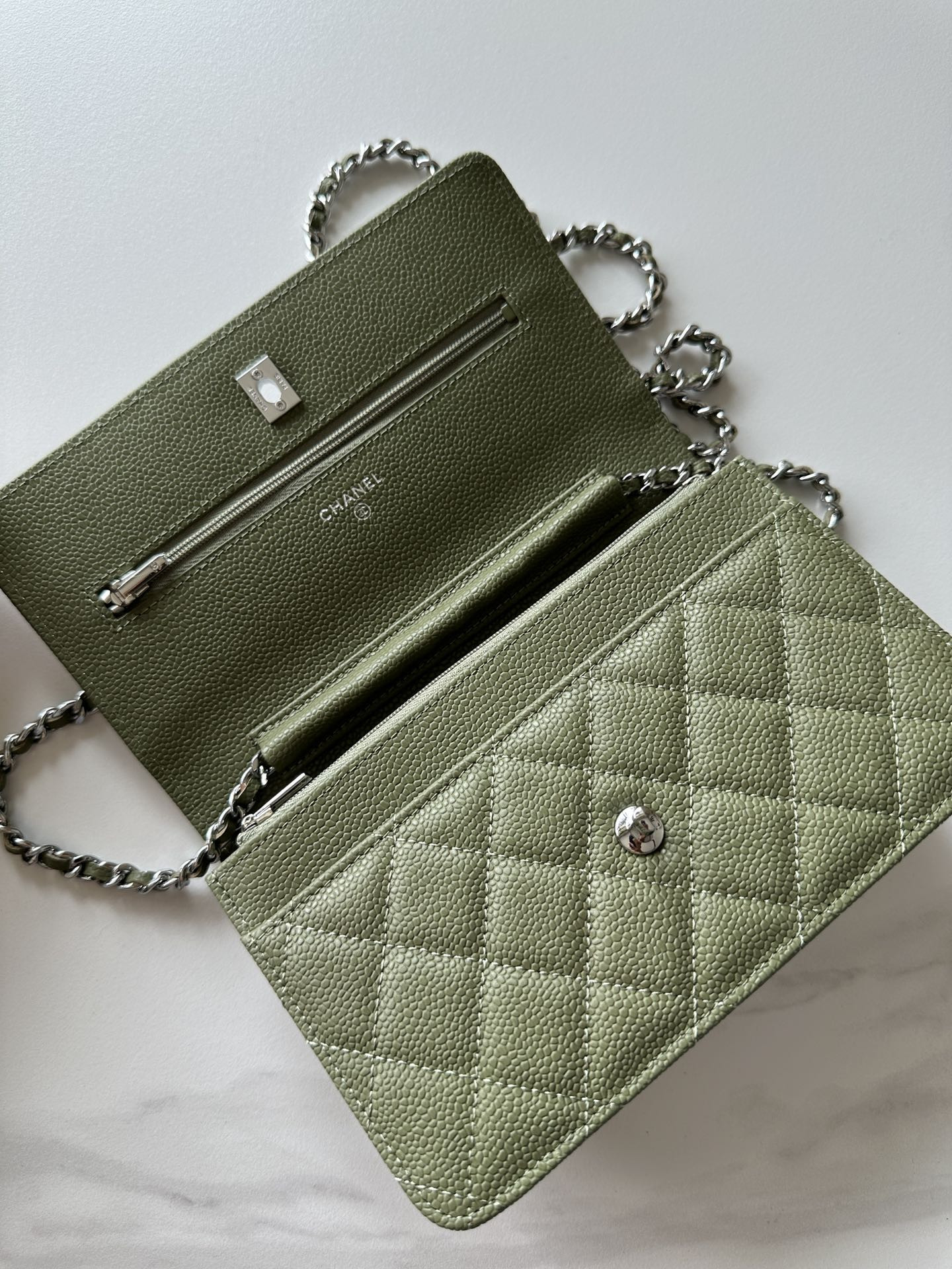 Ch**el woc classic wallet on chain 13x19cm