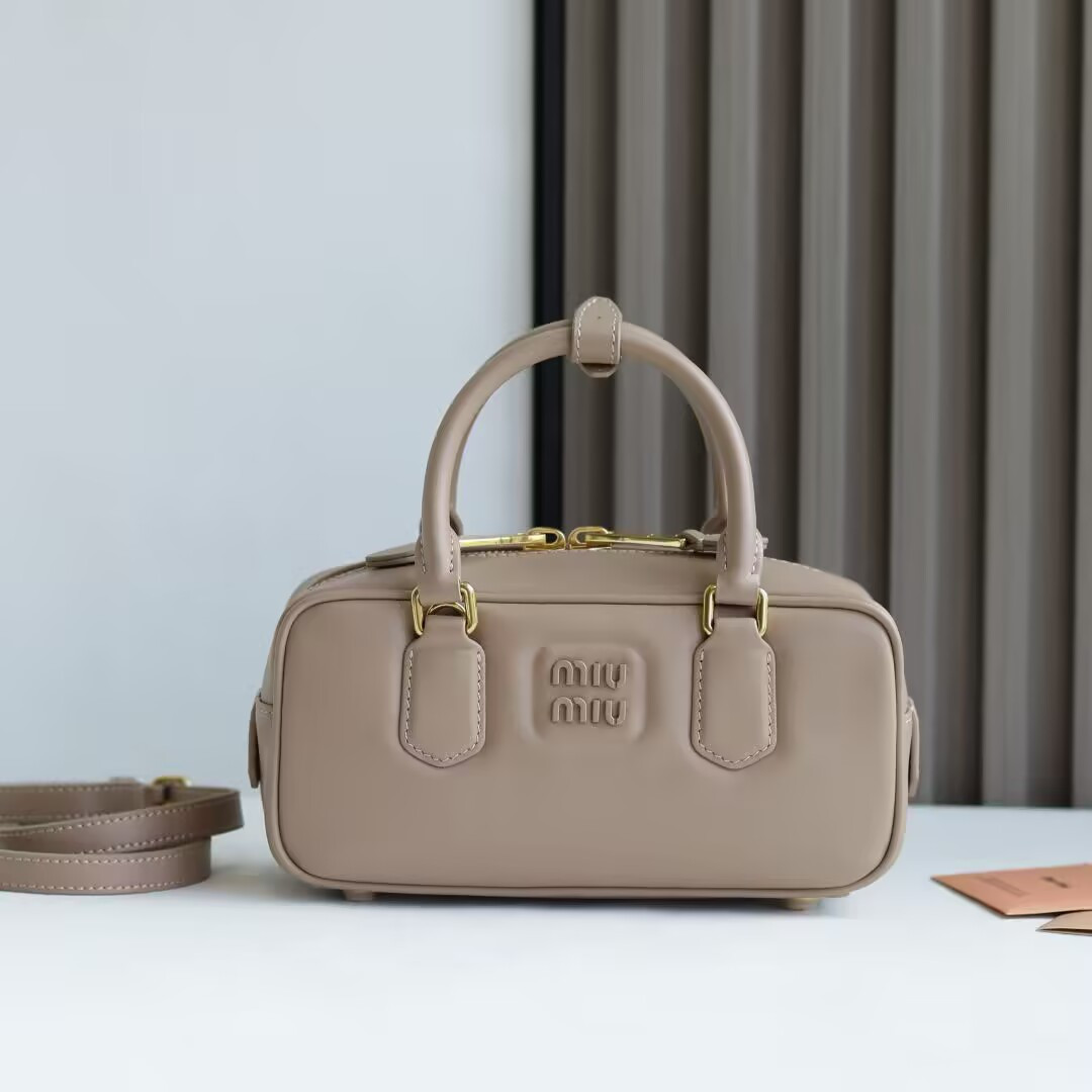M1v M1v arcadie leather bag 10.5x22x7.5cm