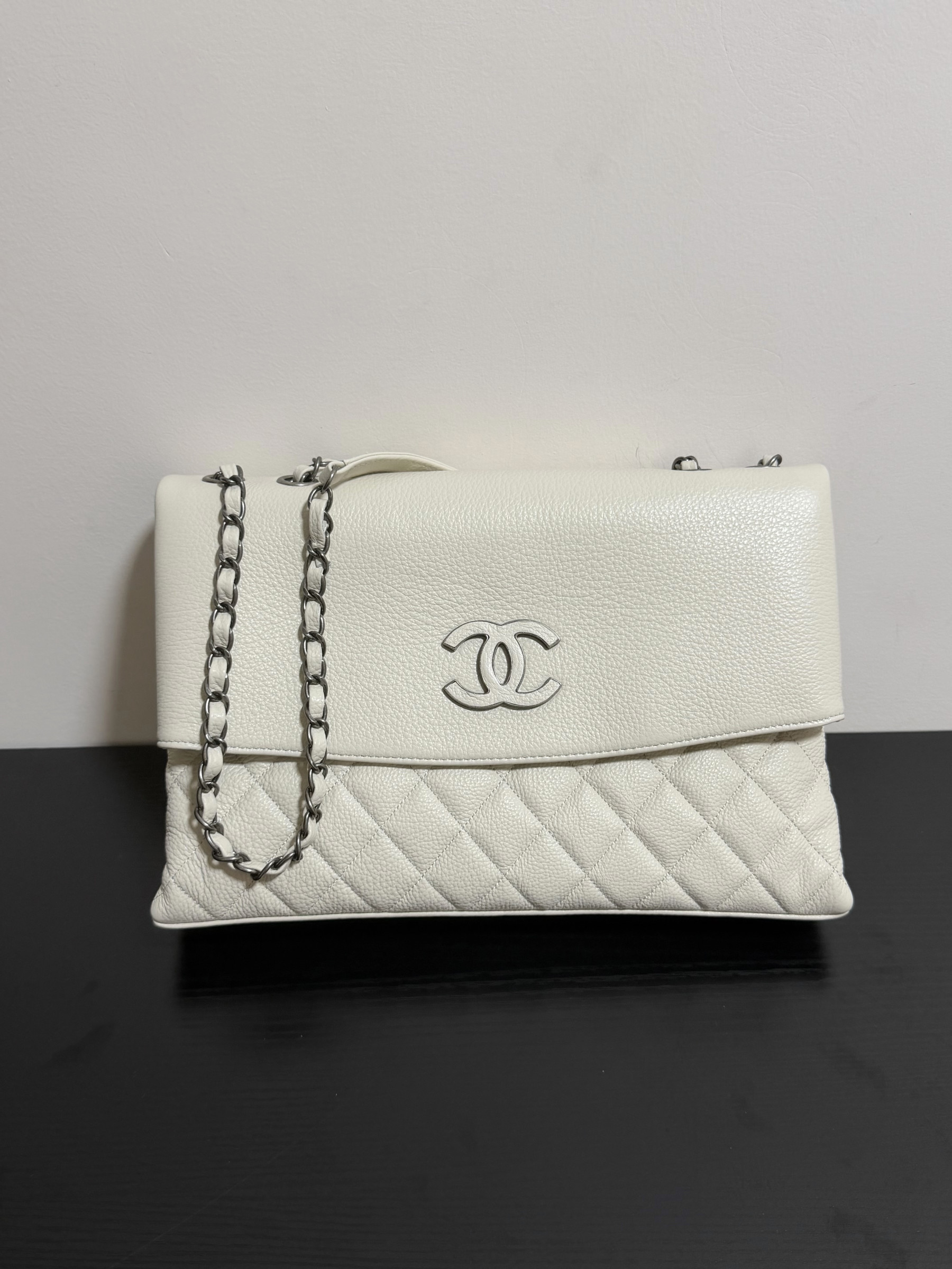 Ch**el hampton flap handbag as7095 32x19x7.5cm