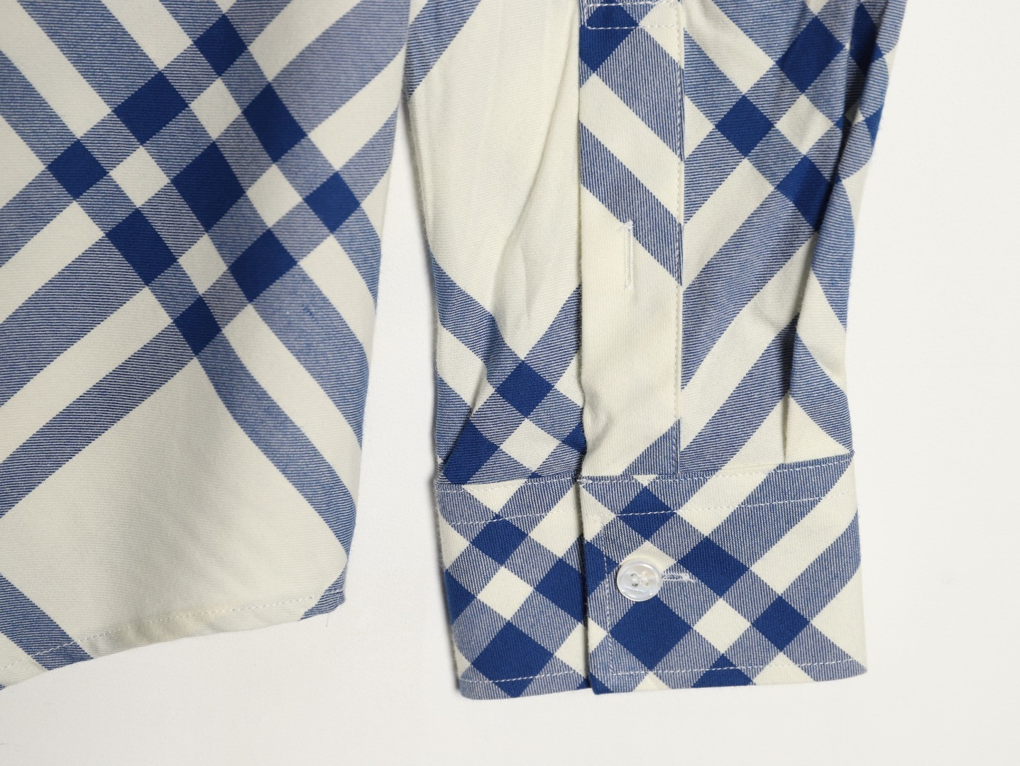Bv*b*rry long-sleeved shirts