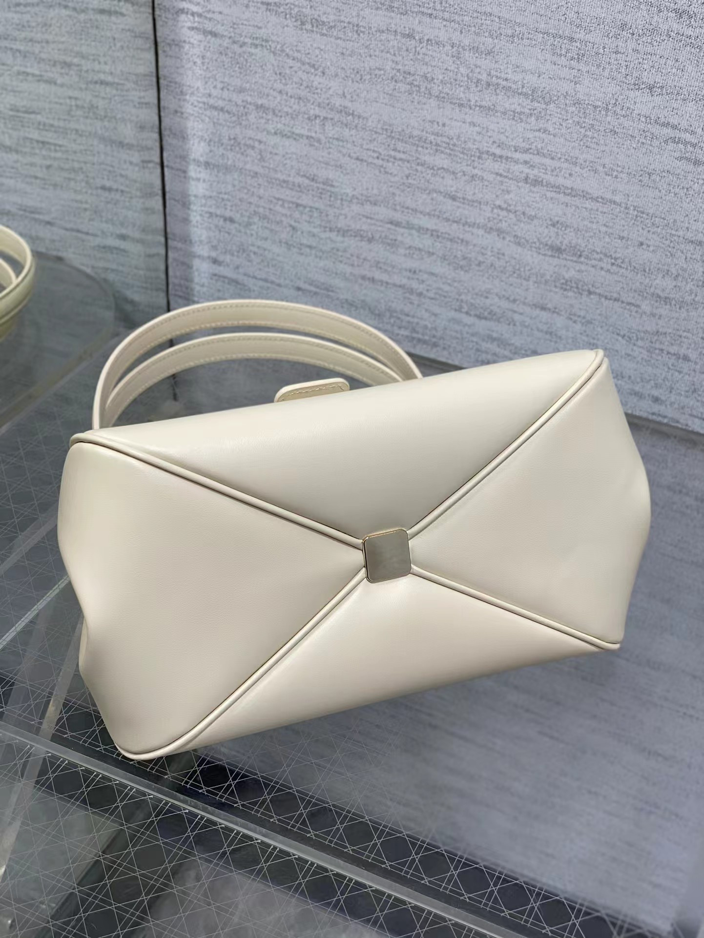D10r Medium key bag 27 x 16.5 x 13.5cm