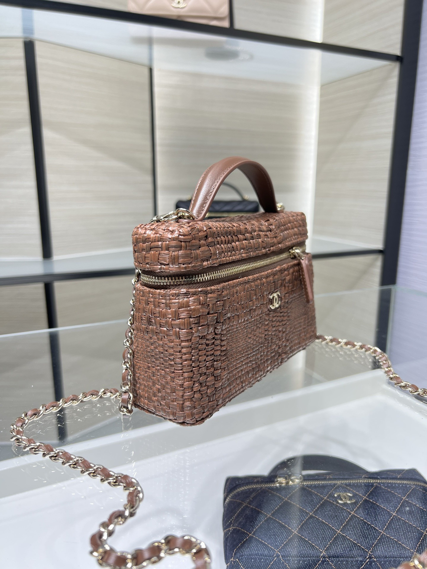 Ch**el classic vanity with chain ap4385 17x19.5x5cm