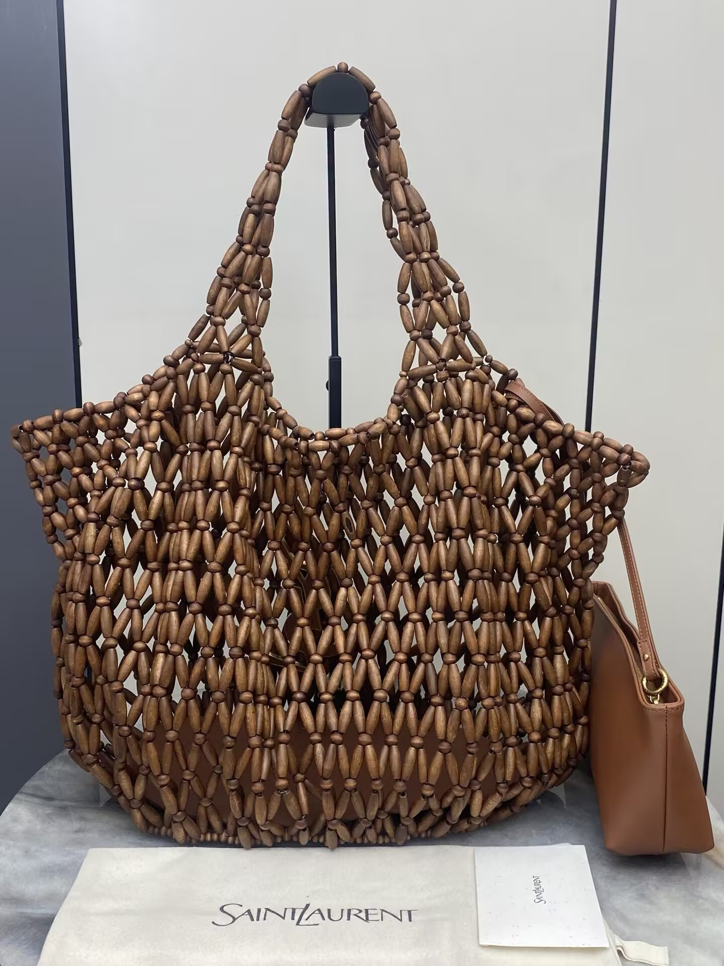 Y51 icare medium in wood beads 31-46x28x16cm