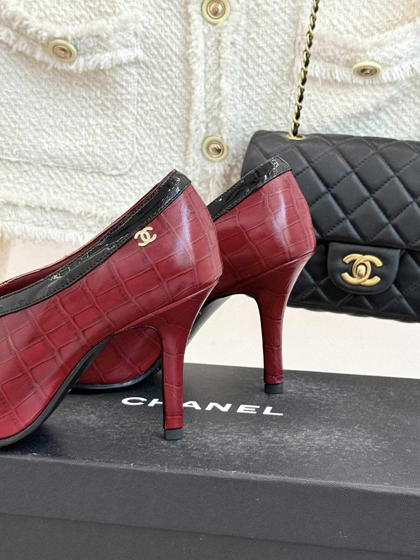 ua Ch**el pumps