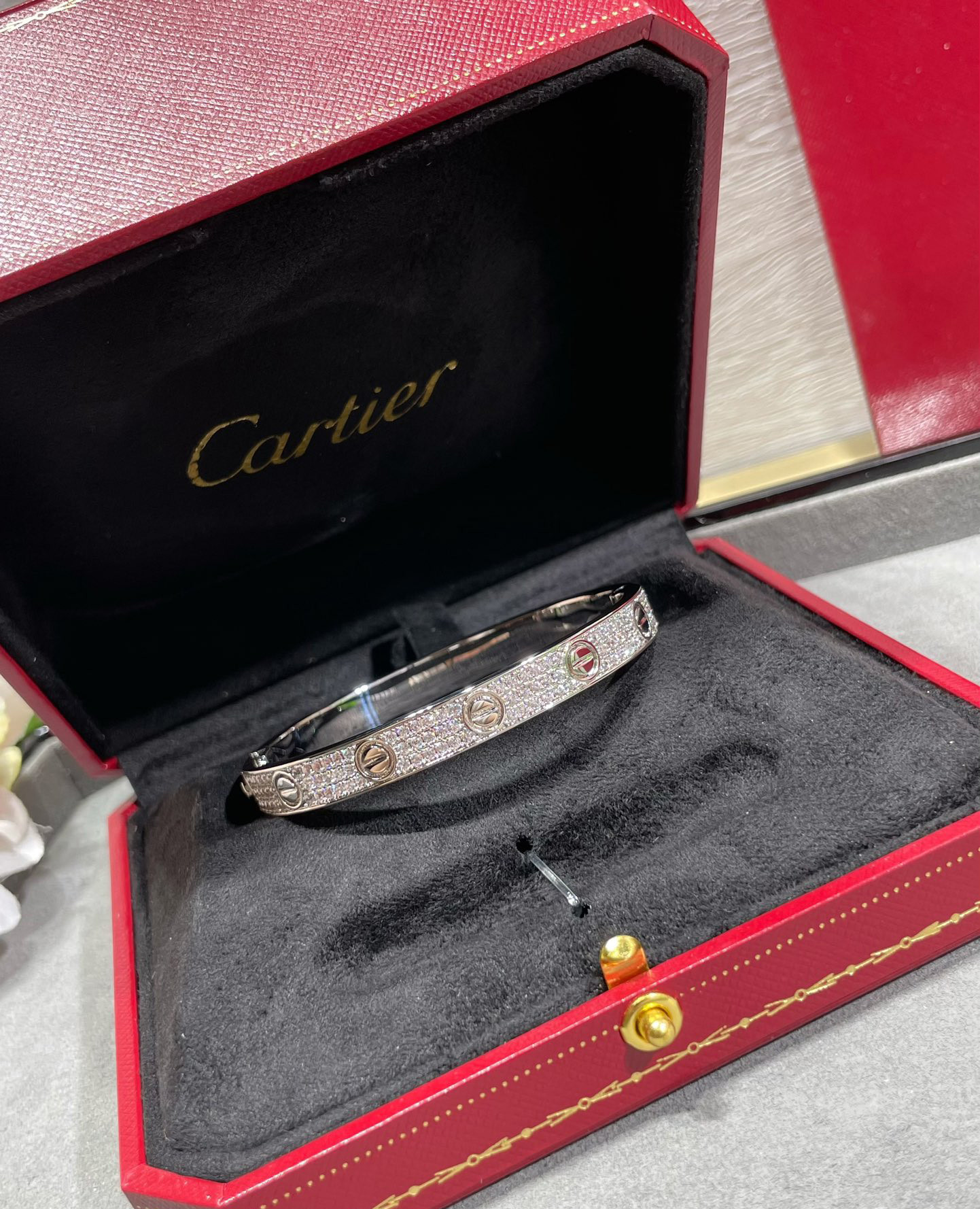 Ca*t1er Wide D1am0nd star Bracelet