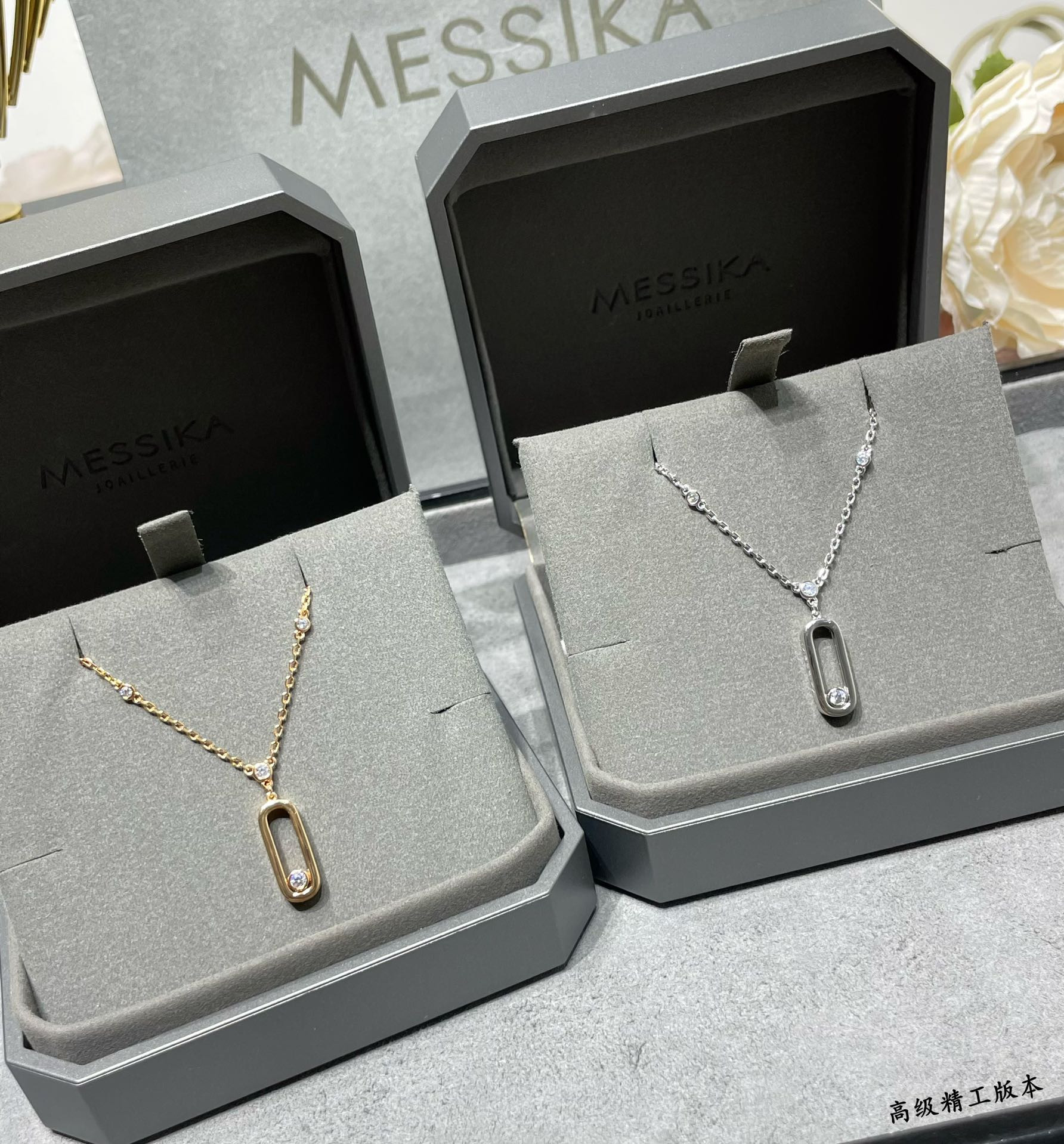Mes1kaa polished single d1am0nd moving necklace