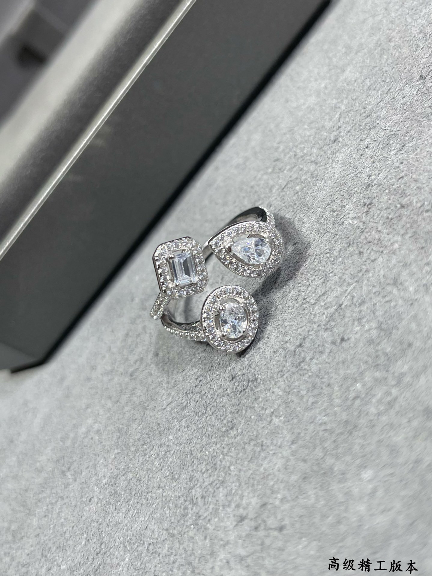 Mes1kaa water drop three-d1am0nd ring