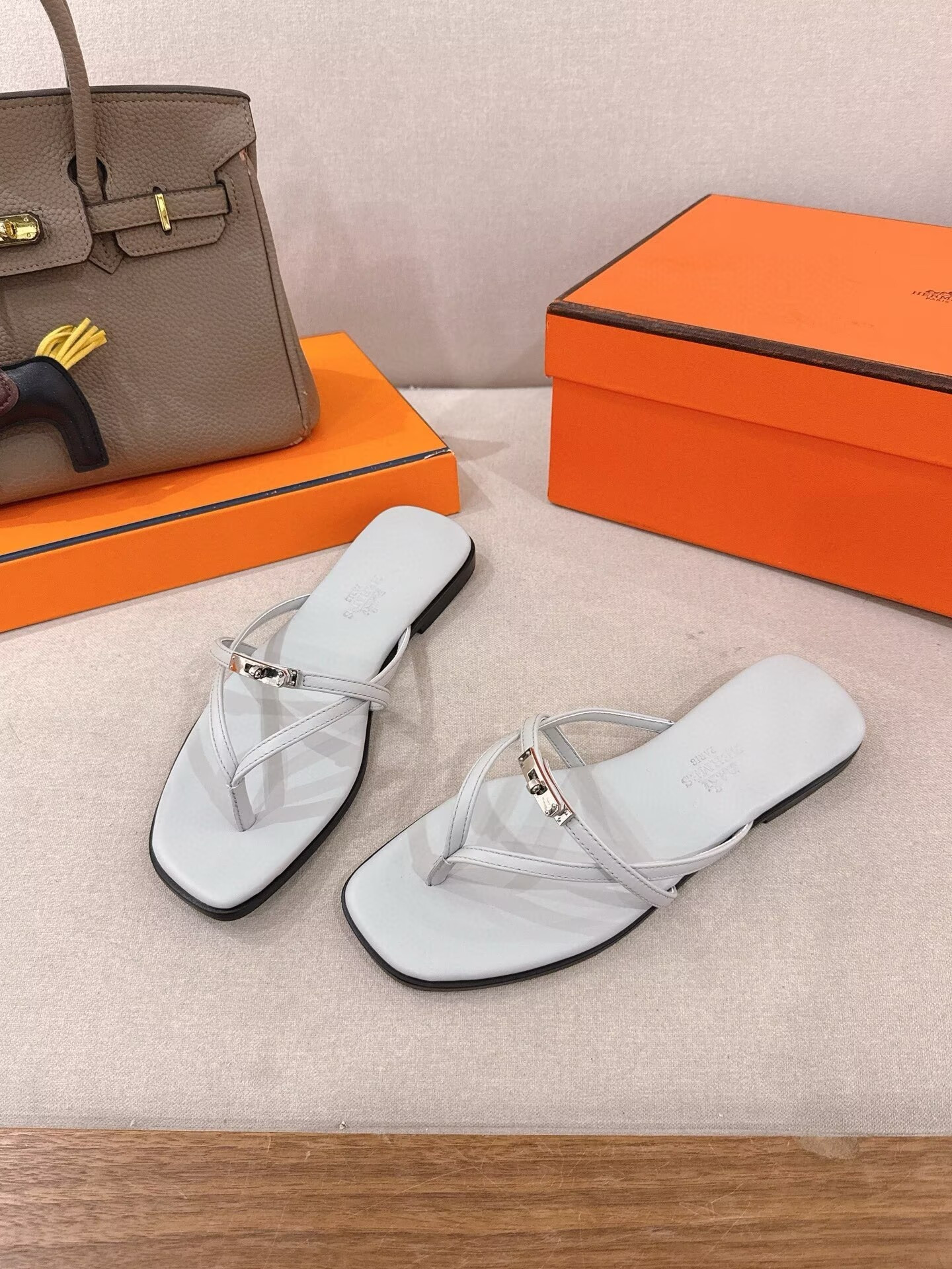 ua H**me5 miss sandals