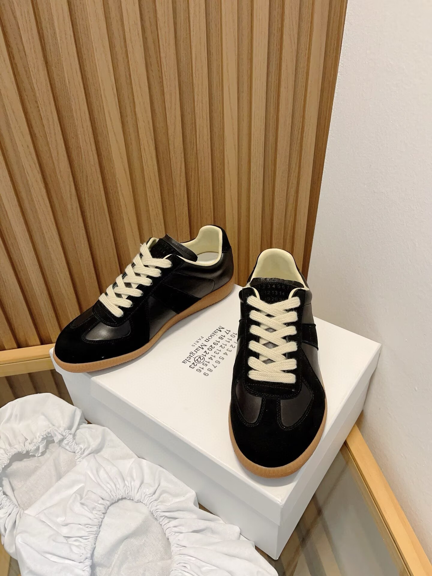 ua ma1s0n Marg*e1a mm6 black sneakers