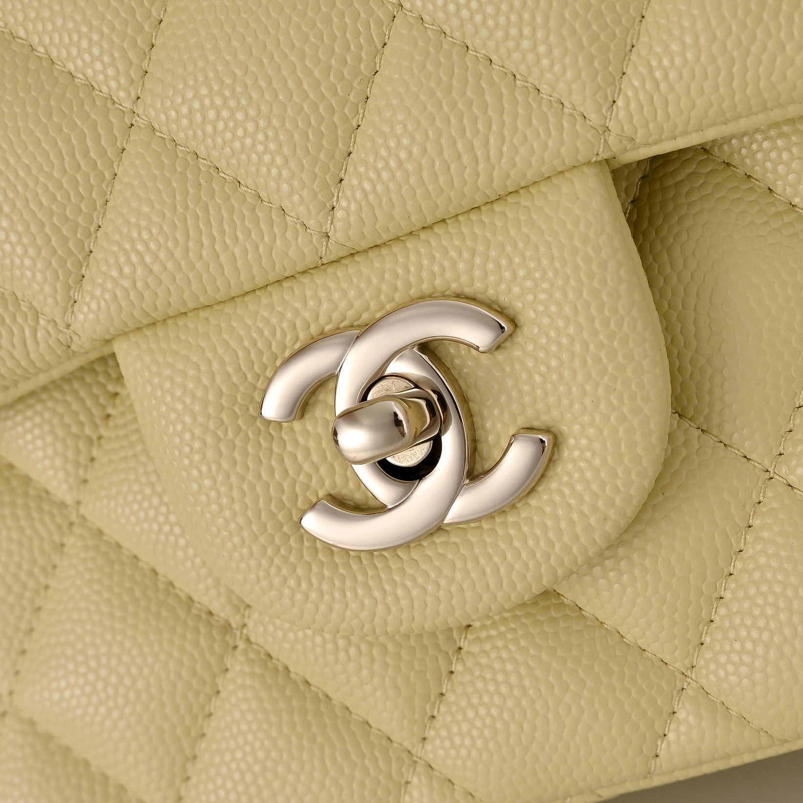 Ch**el classic flap handbag baby yellow with light gold hardware and caviar leather a01113 23x14.5x6cm