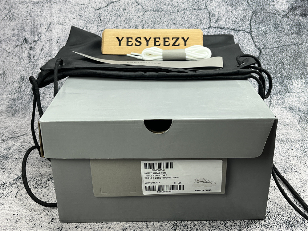 UA TRIPLE S CLEAR SOLE WHITE