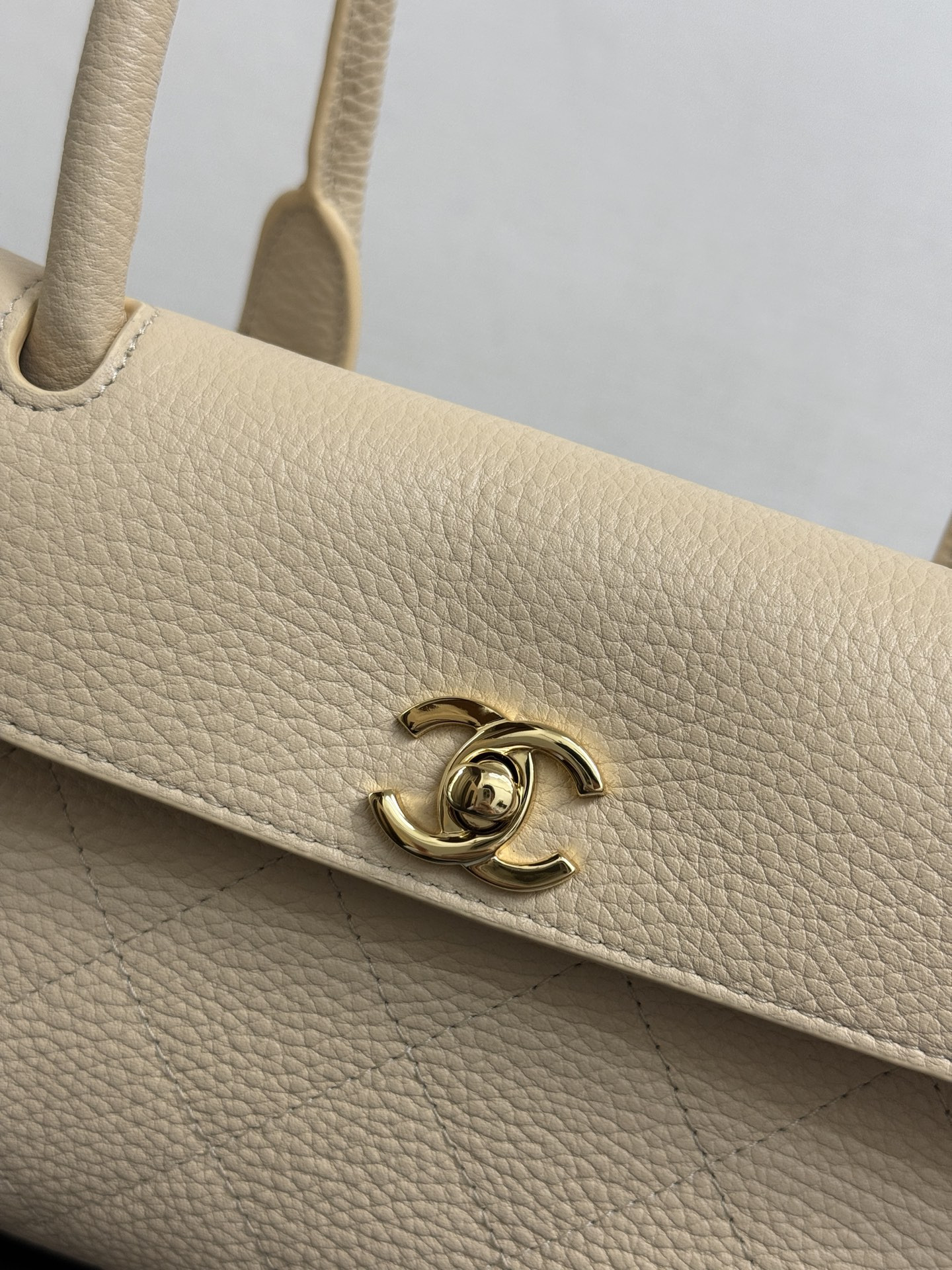 Ch**el small tote as6288 15x31x12cm