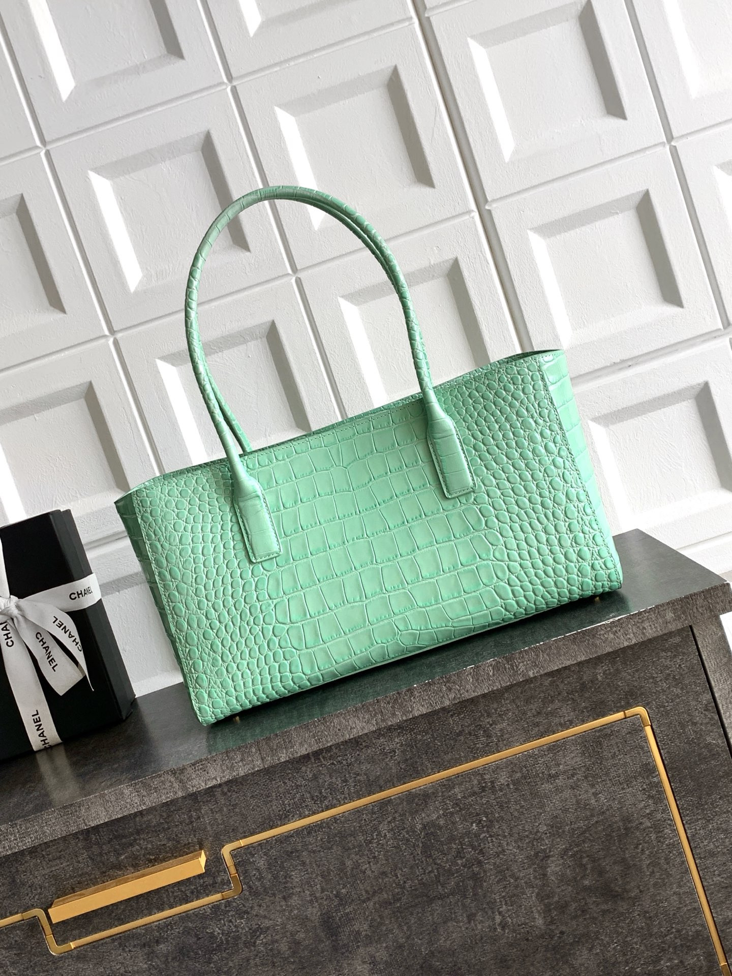 Ch**el tote crocodile-embossed bag 35x21x12cm