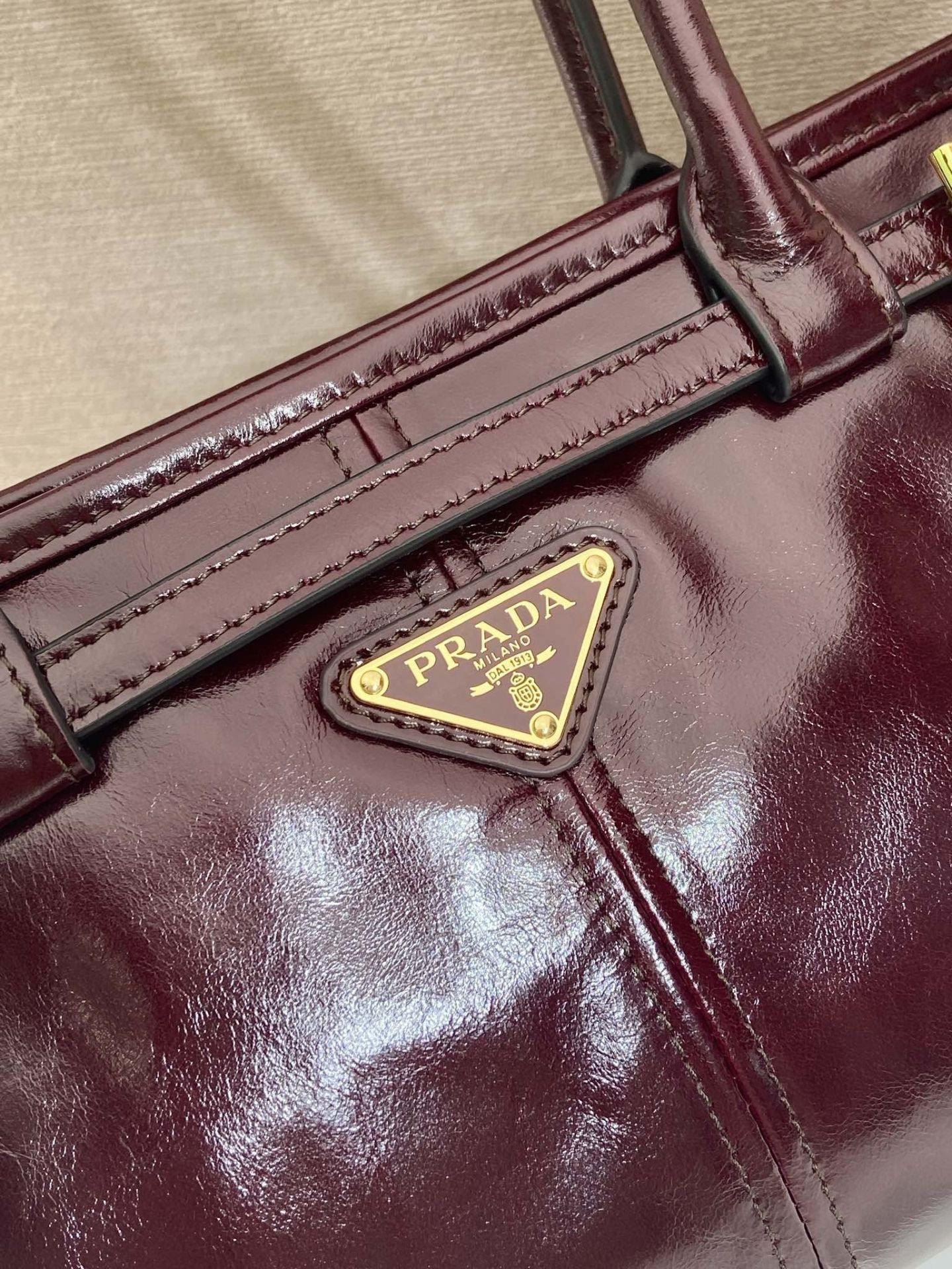 Pra*a Bonnie Medium Leather Handbag 32x15.5x12cm