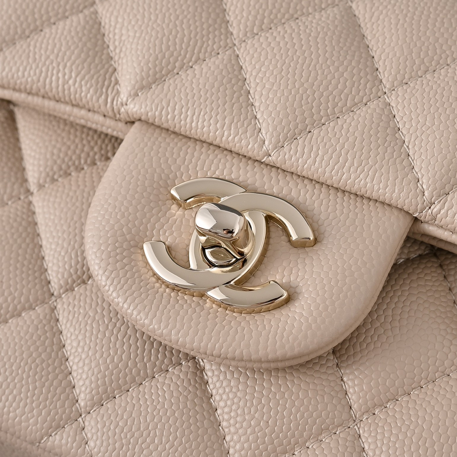 Ch**el classic flap handbag milky tea with light gold hardware and caviar leather a01113 23x14.5x6cm