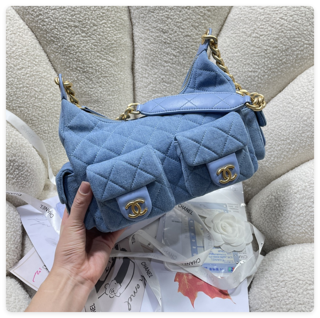 ch**el cruise 2024/25 large hobo bag washed De*1m & gold-tone metal blue  22x 31x 15cm