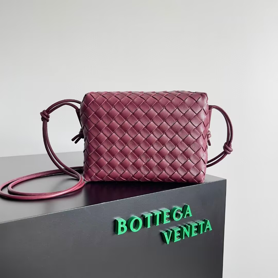 B0tt*ga Ven*ta Medium Loop Cross-Body Bag 22x15x8cm