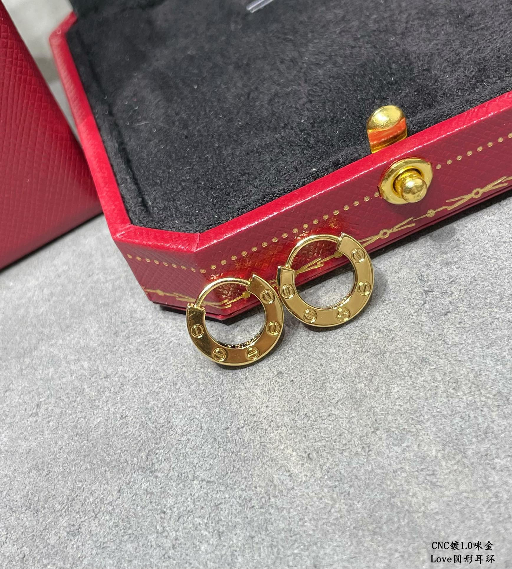 Ca*t1er LOVE glossy round earrings