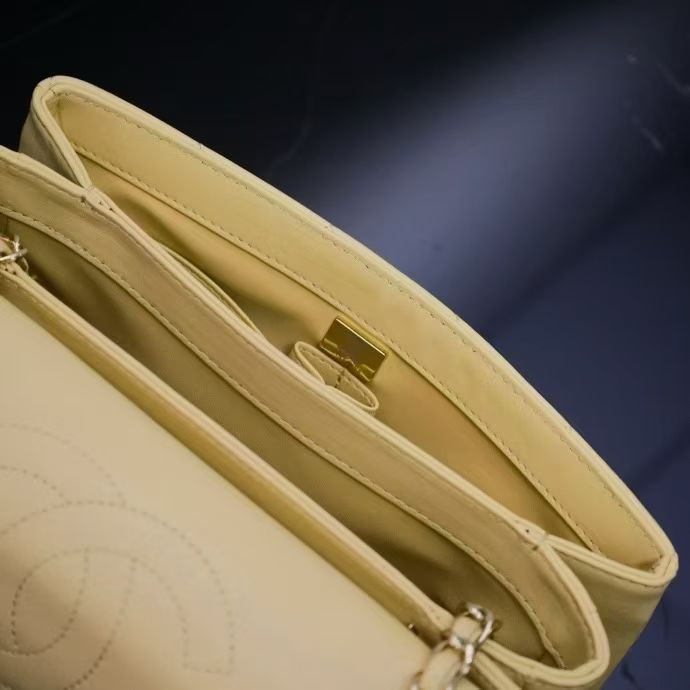 Ch**el flap bag with top handle 17x25x12cm