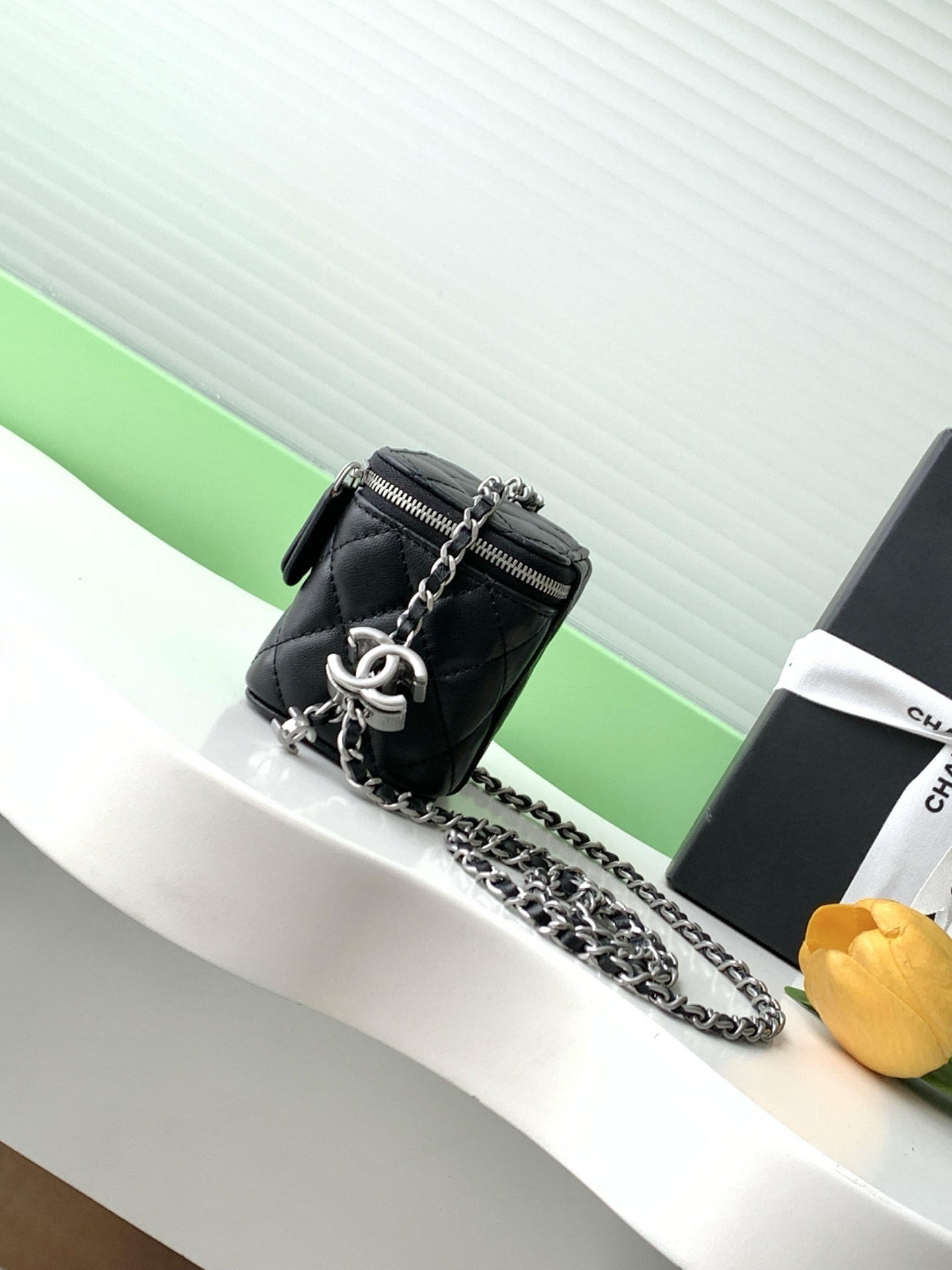 Ch**el small vanity with chain 8.5x11x7cm