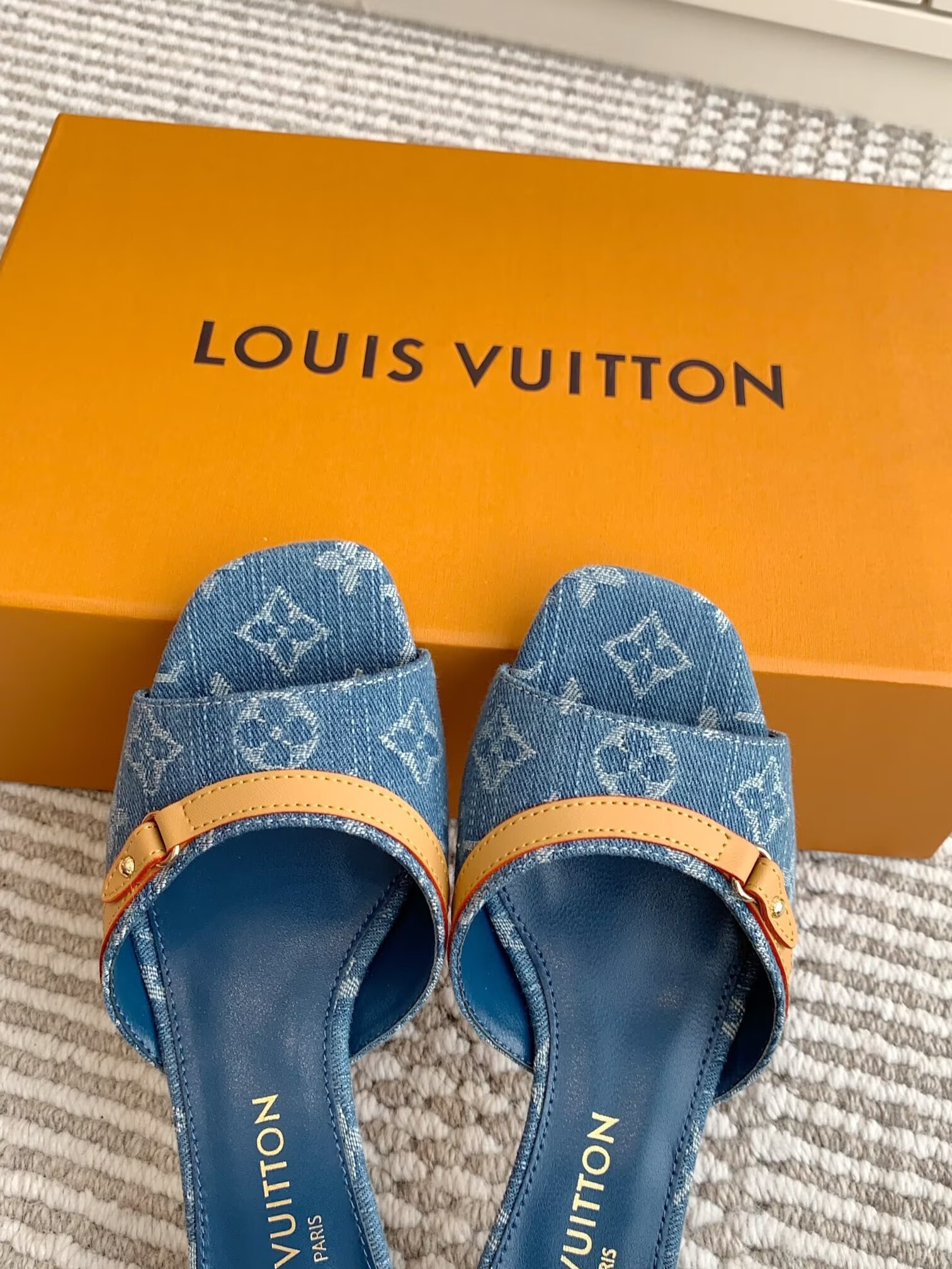 UA LV 6AM Mule