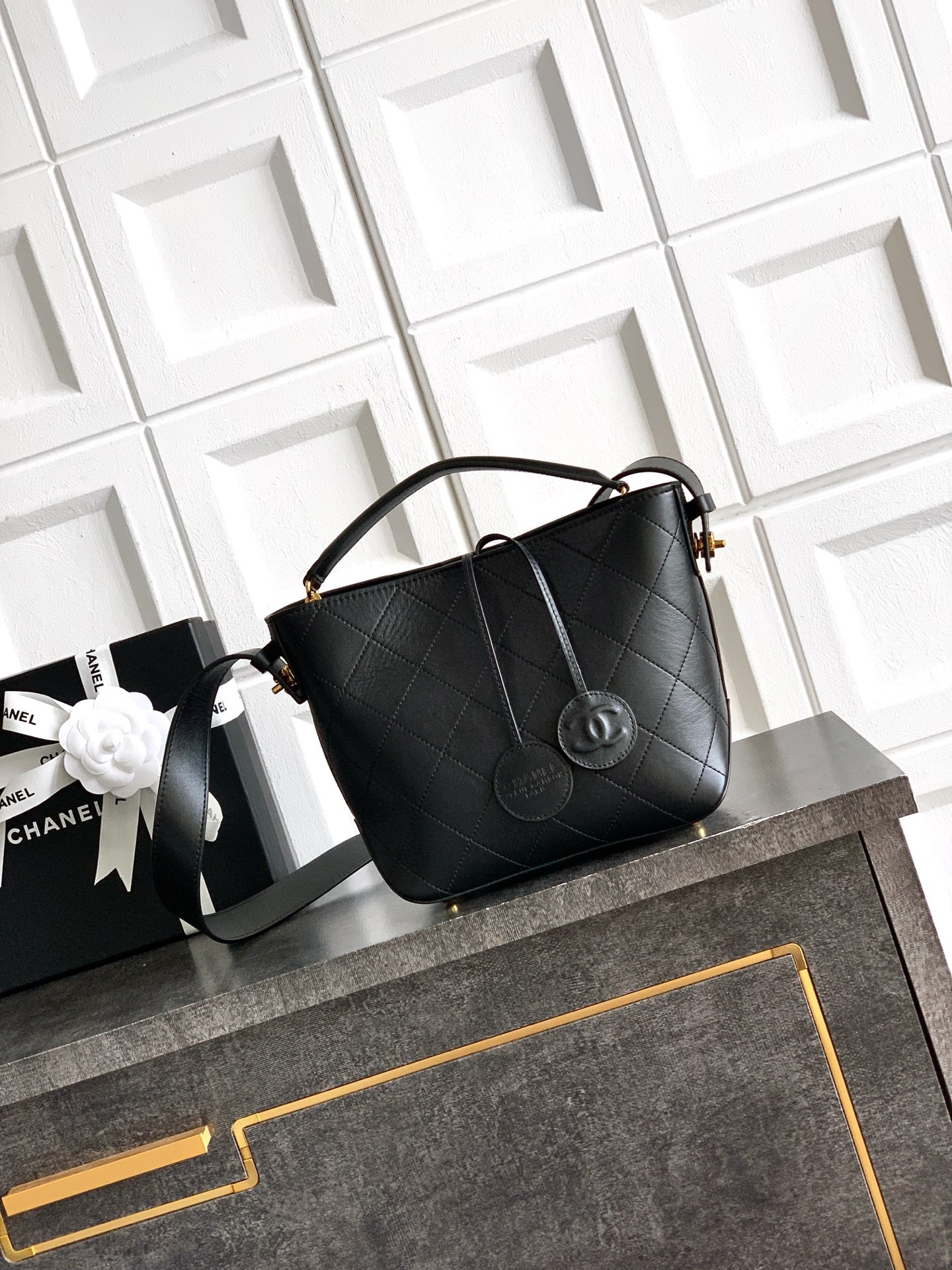 Ch**el bucket bag 20x11x18cm