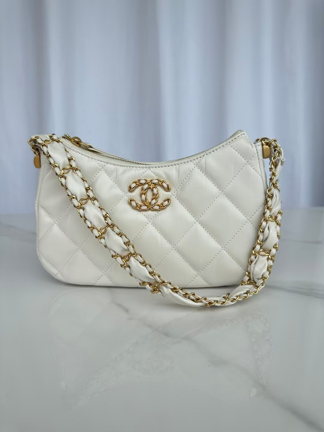 Ch**el Hobo Handbag 23.5x13.5x5.3cm