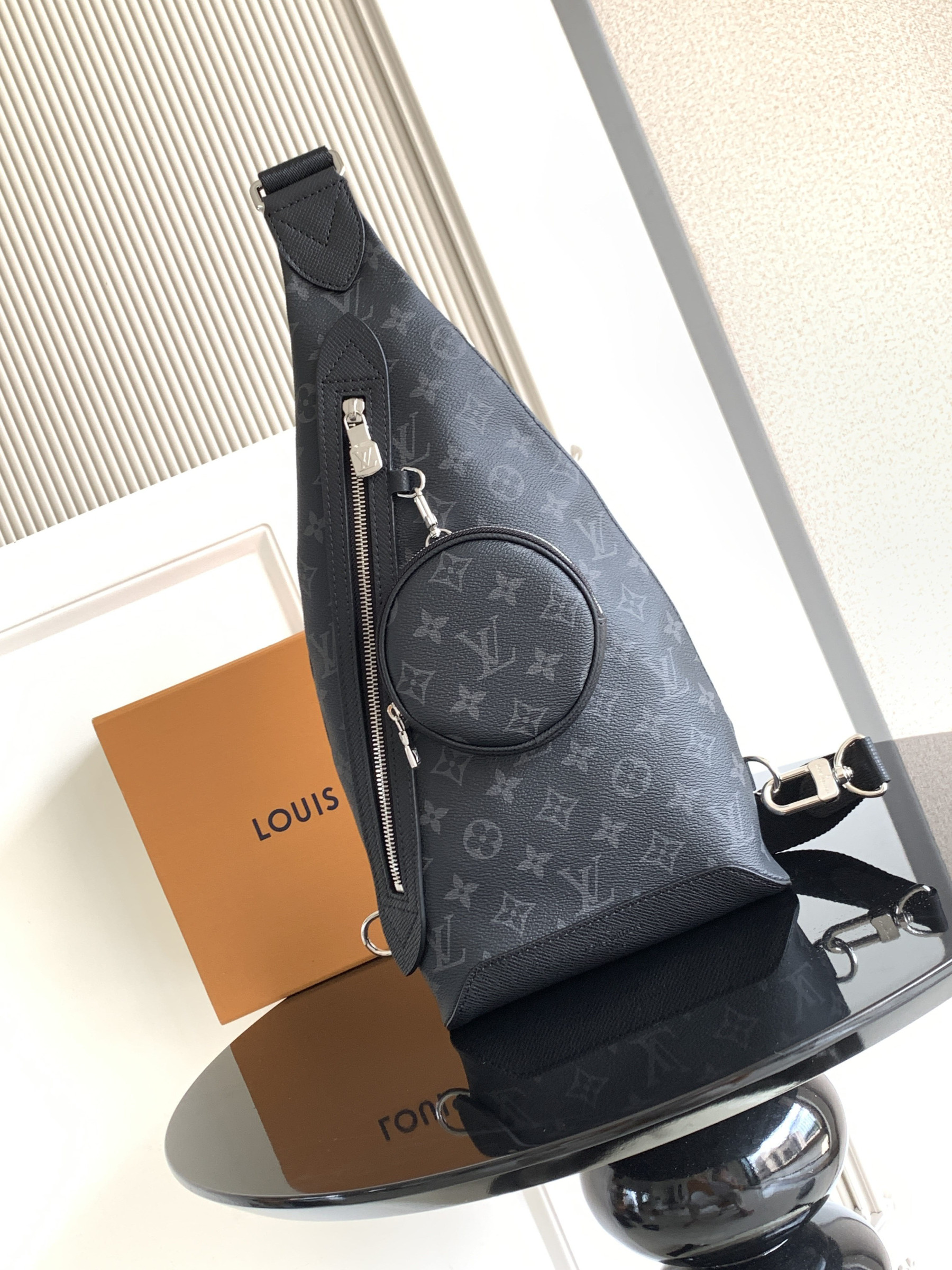 LV Duo Slingbag M30936 20x42x6cm