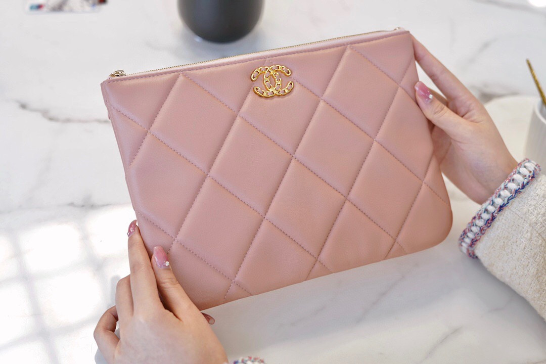 Ch**el 19 pouch