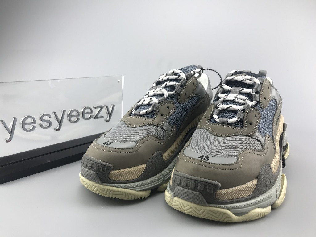 UA PARIS TRIPLE S TRAINER GREY