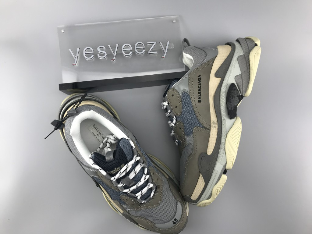UA PARIS TRIPLE S TRAINER GREY