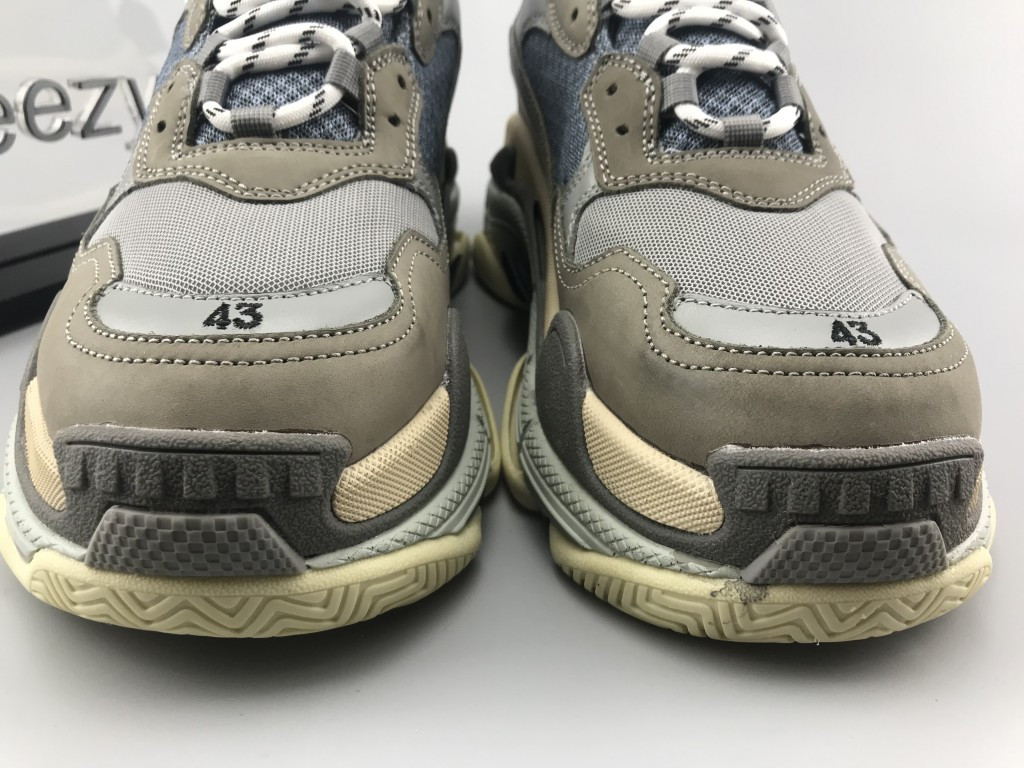 UA PARIS TRIPLE S TRAINER GREY