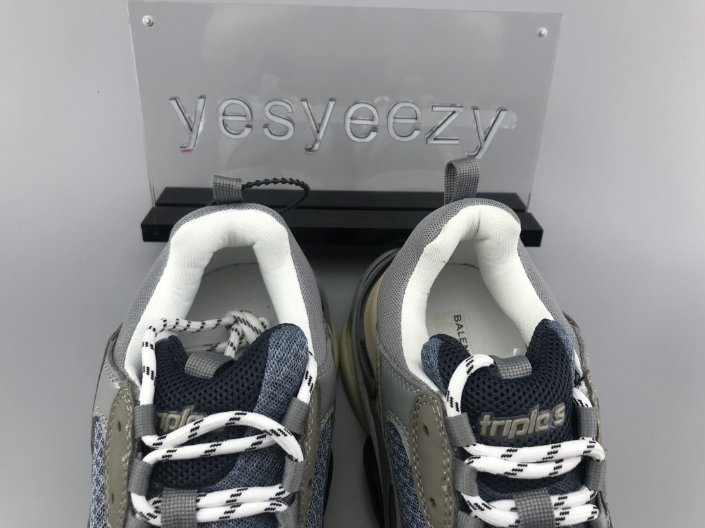 UA PARIS TRIPLE S TRAINER GREY