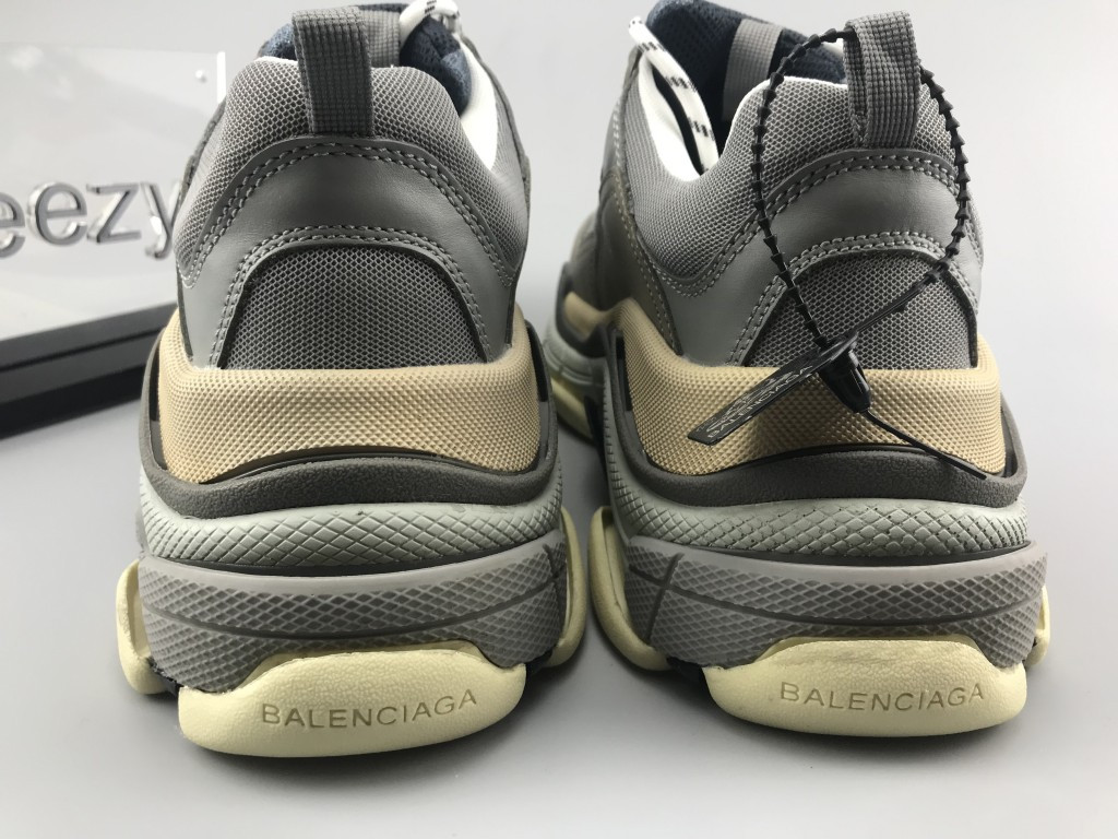 UA PARIS TRIPLE S TRAINER GREY