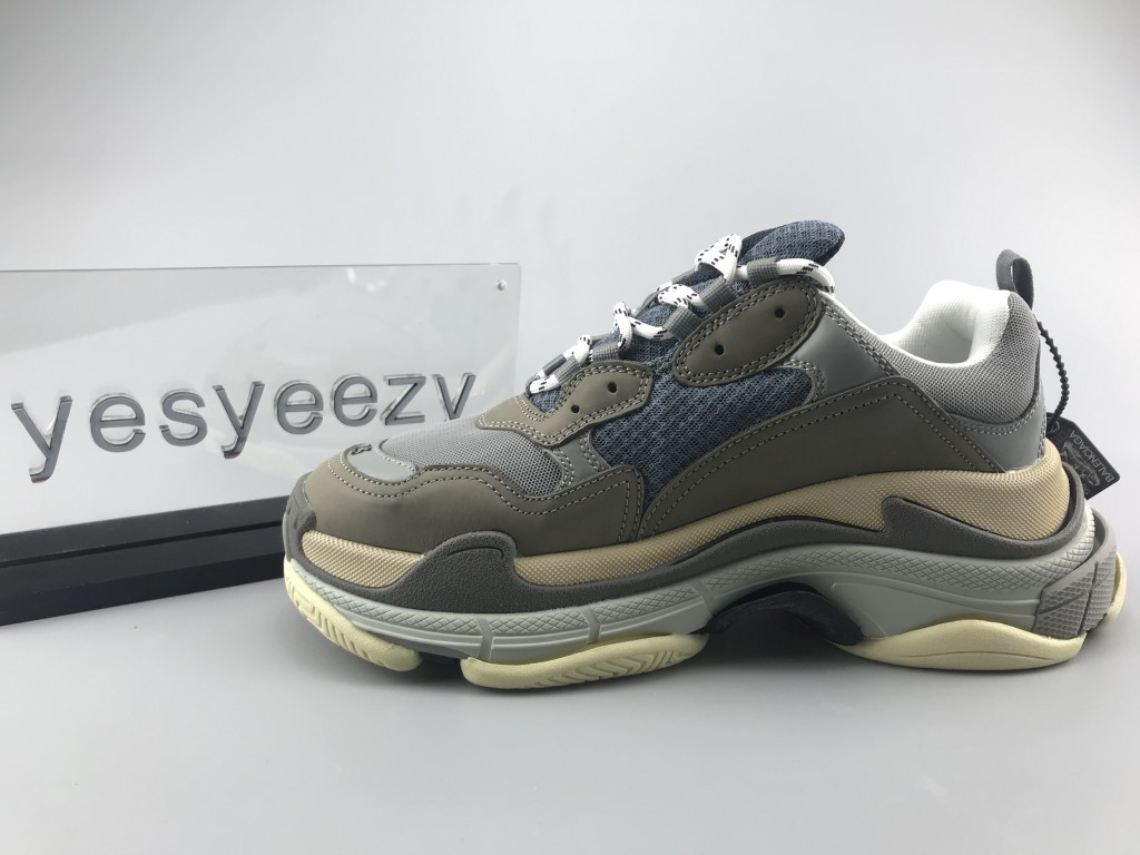 UA PARIS TRIPLE S TRAINER GREY