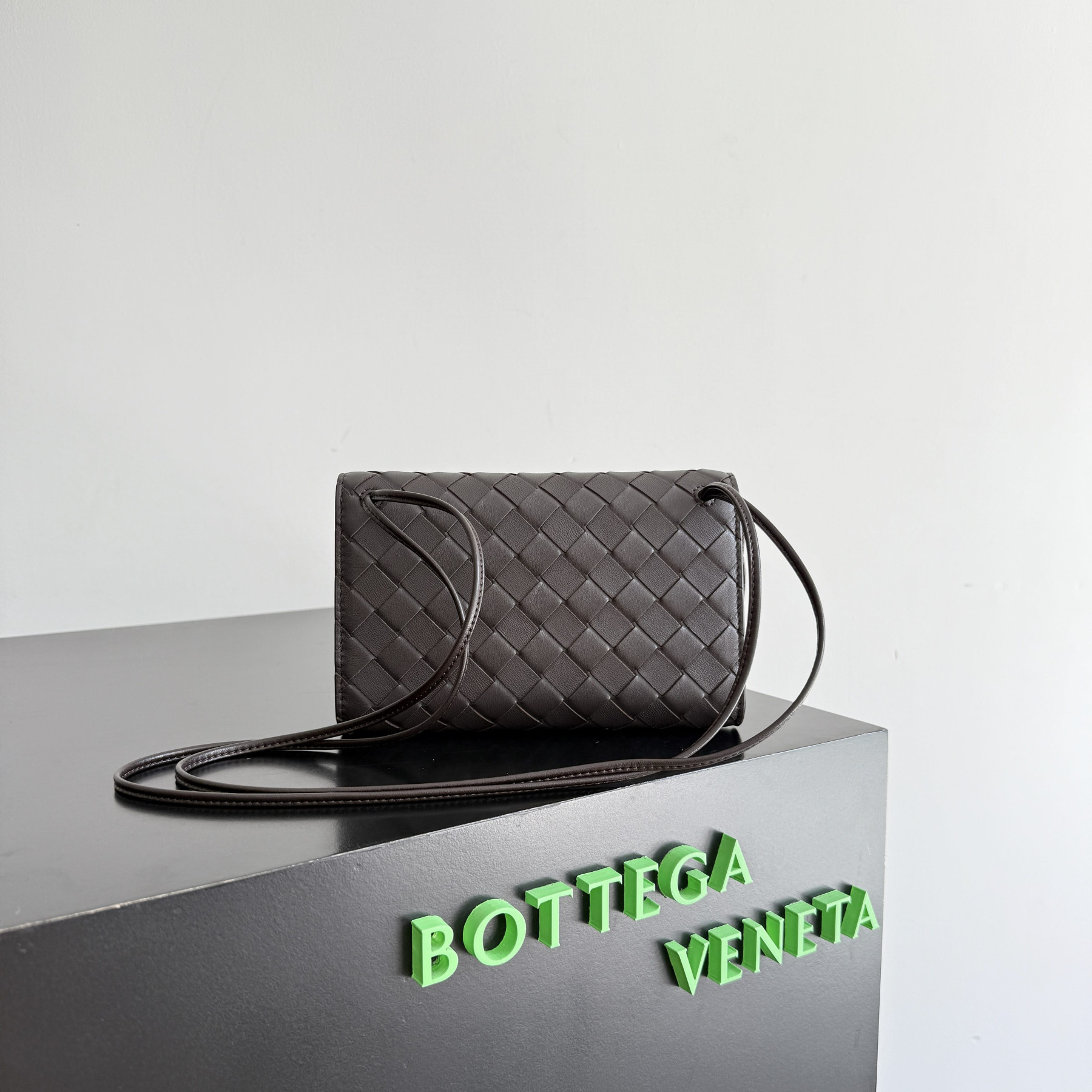 b0tte*a Ven*ta andiamo pouch on strap 19x12.6x2cm