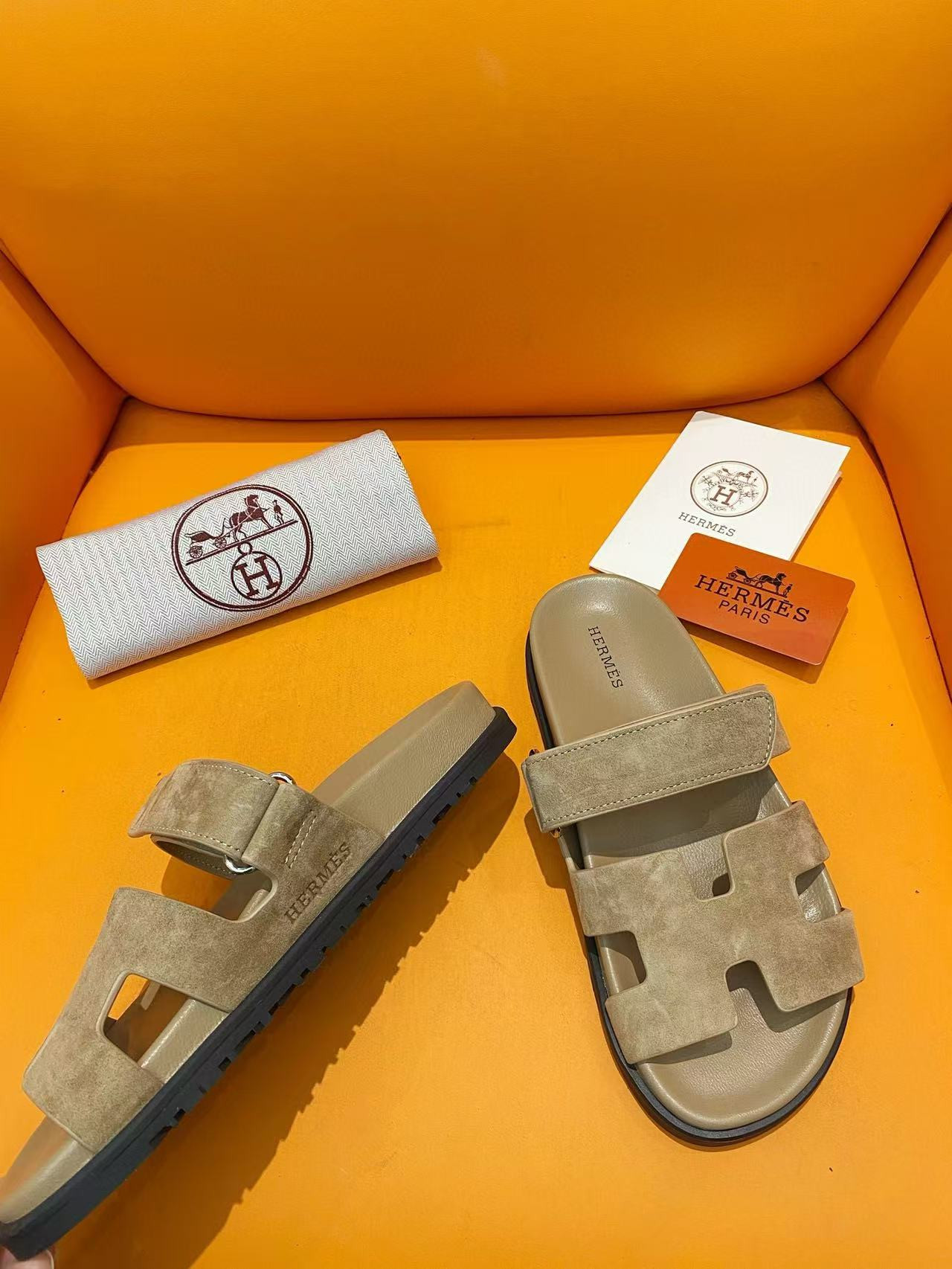 UA H**me5 Chypre Sandal