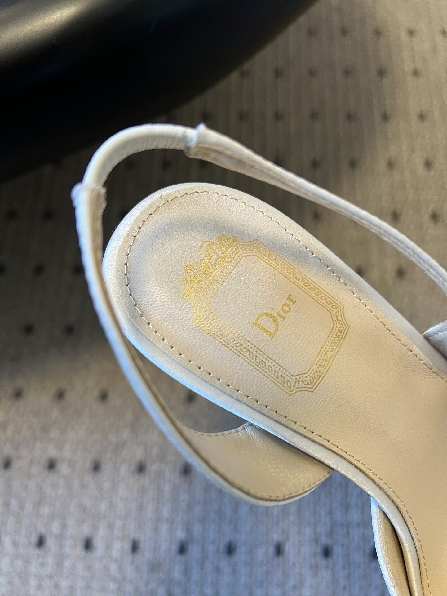 ua D10r bow heeled slingback sandal