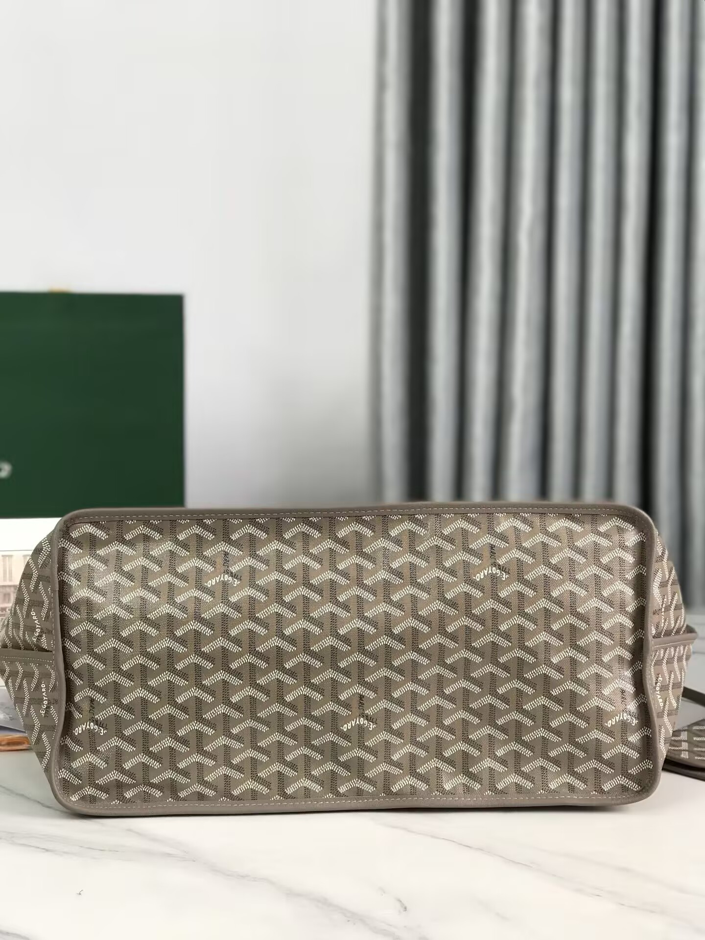 G09ard anjou gm bag 39x32x19cm
