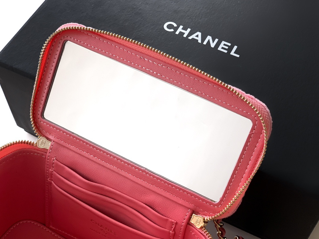 Ch**el vanity with chain 9.5x17x8cm