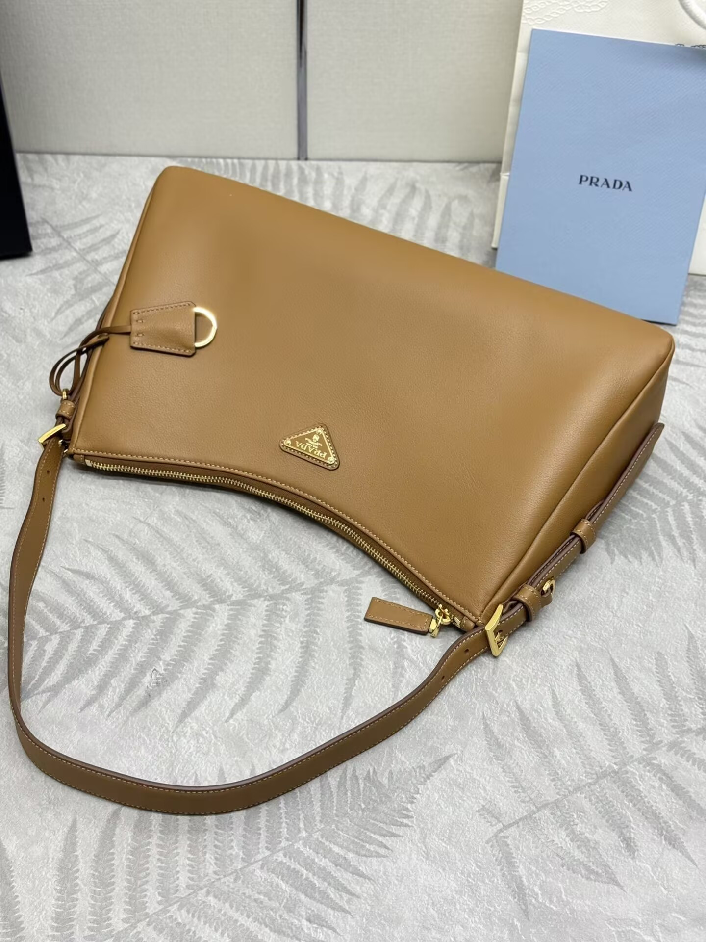Pra*a Aimée large leather shoulder bag 39x23x12cm